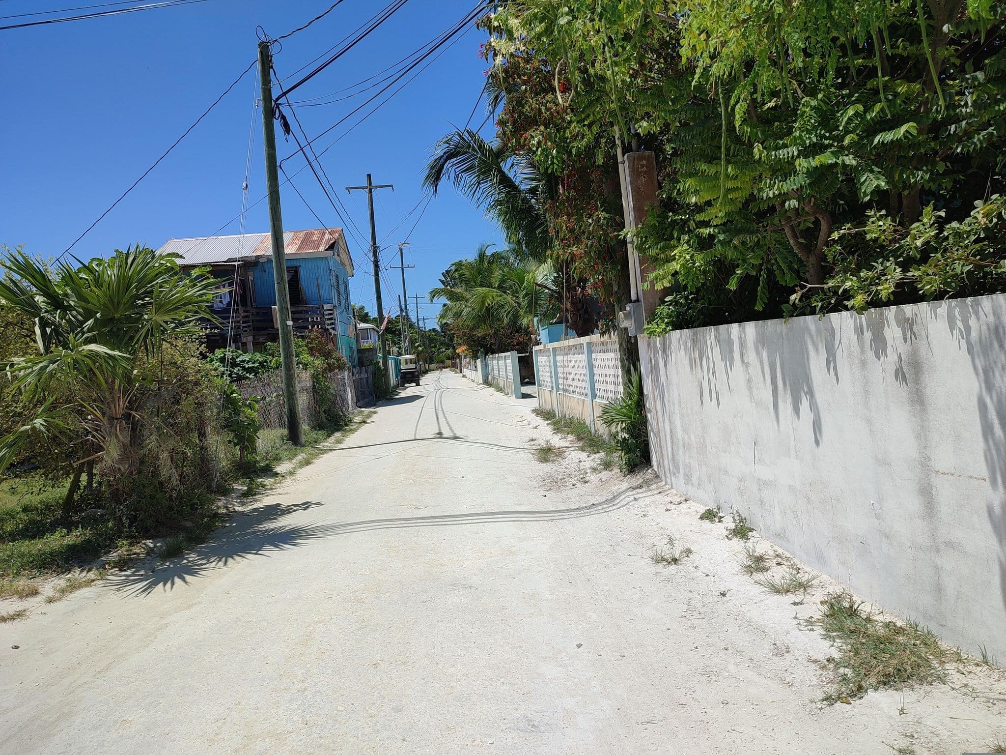 Street view near Lorraine's Guesthouse, Caye Caulker — © charlieplett (CC BY-SA · Mapillary)