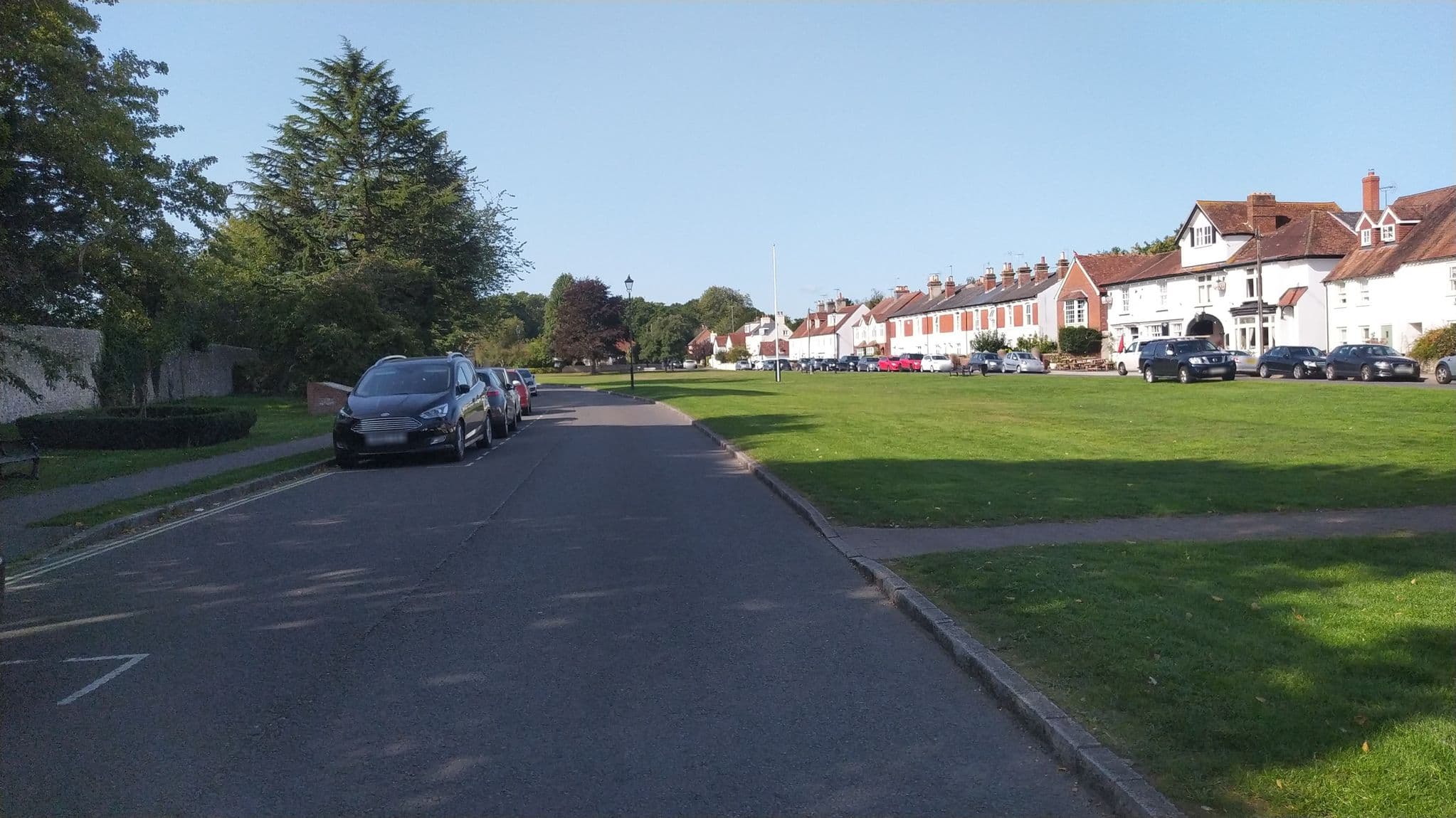 Street view near The Robin Hood, Cowplain — © noid (CC BY-SA · Mapillary)