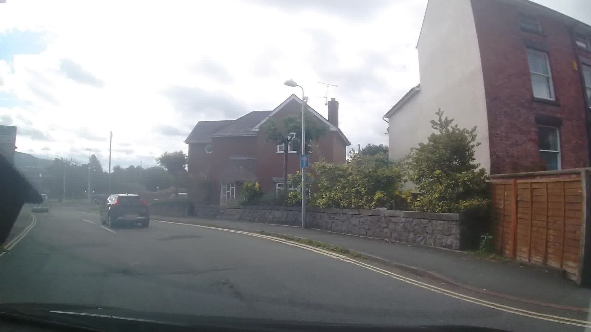 Street view near Westwood Park Hotel, Welshpool — © trigpoint (CC BY-SA · Mapillary)