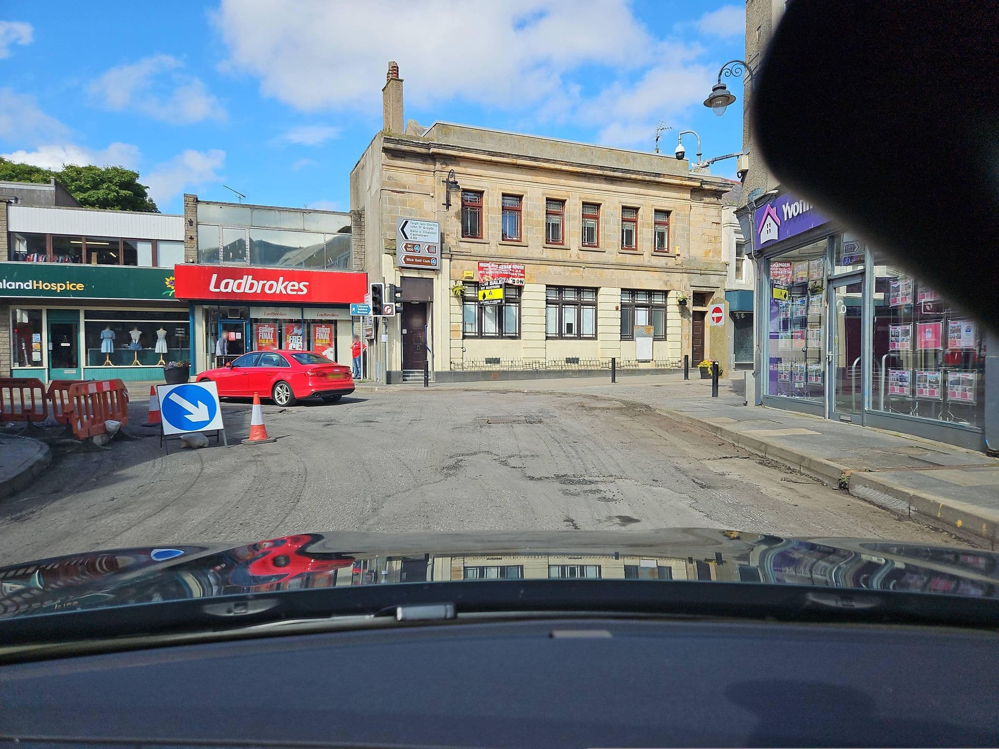 Street view near Bank Guest House, Wick — © toho (CC BY-SA · Mapillary)