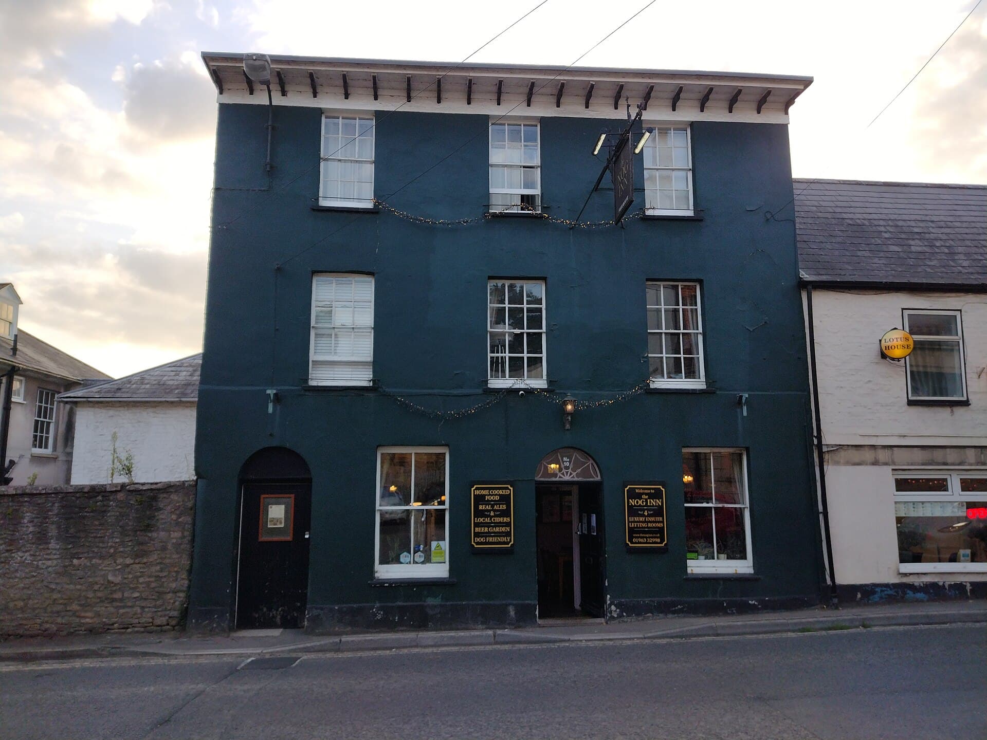 The Nog Inn (via Wikimedia Commons, CC0)