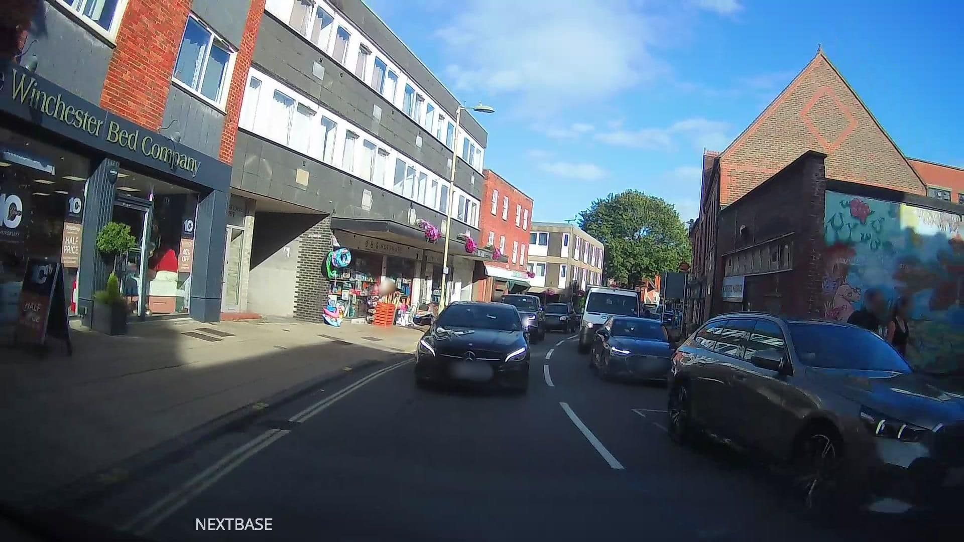 Street view near Hotel in English, Winchester — © swinetown (CC BY-SA · Mapillary)