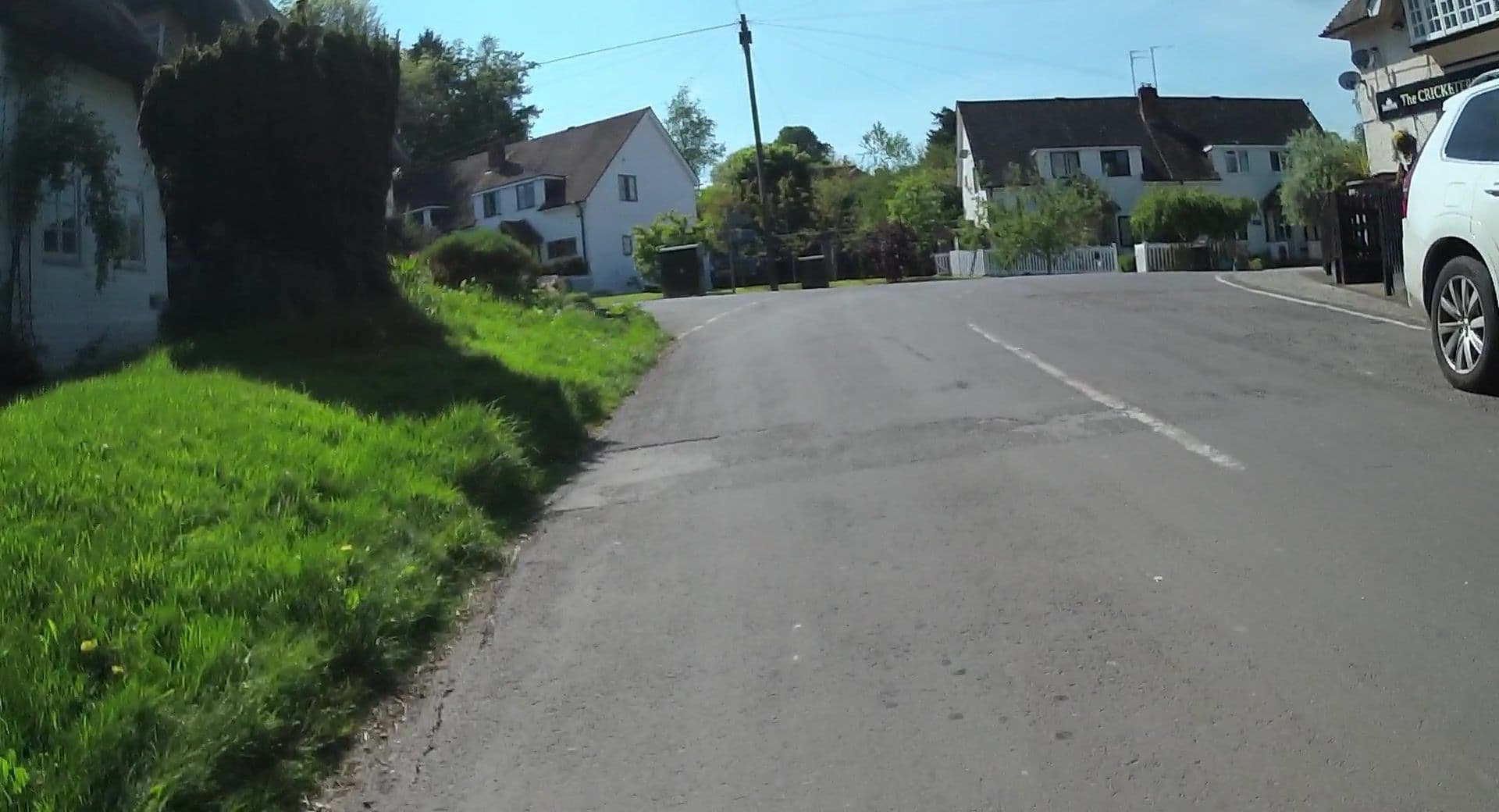 Street view near Cricketers Inn, Kings Worthy — © jpennycook (CC BY-SA · Mapillary)