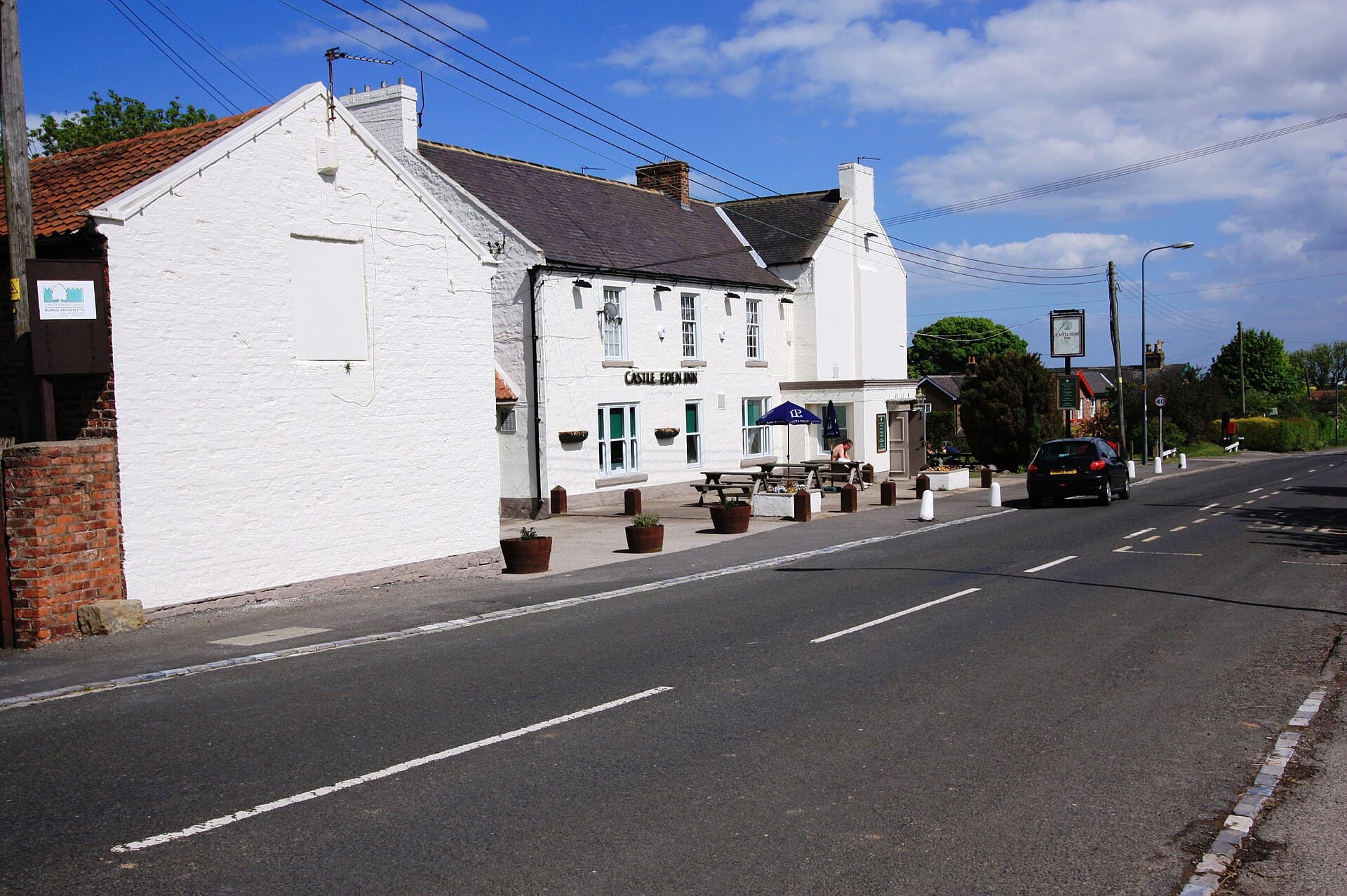 Castle Eden Inn (via Wikimedia Commons, CC BY-SA 2.0)