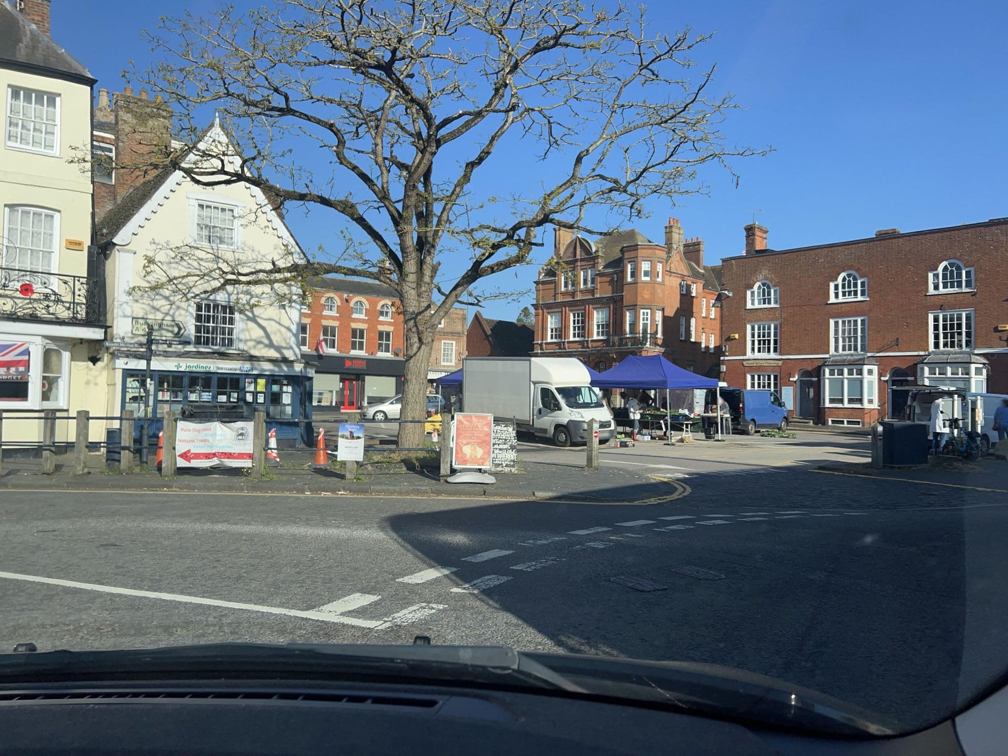 Street view near The Bell Hotel, Winslow — © fabing (CC BY-SA · Mapillary)