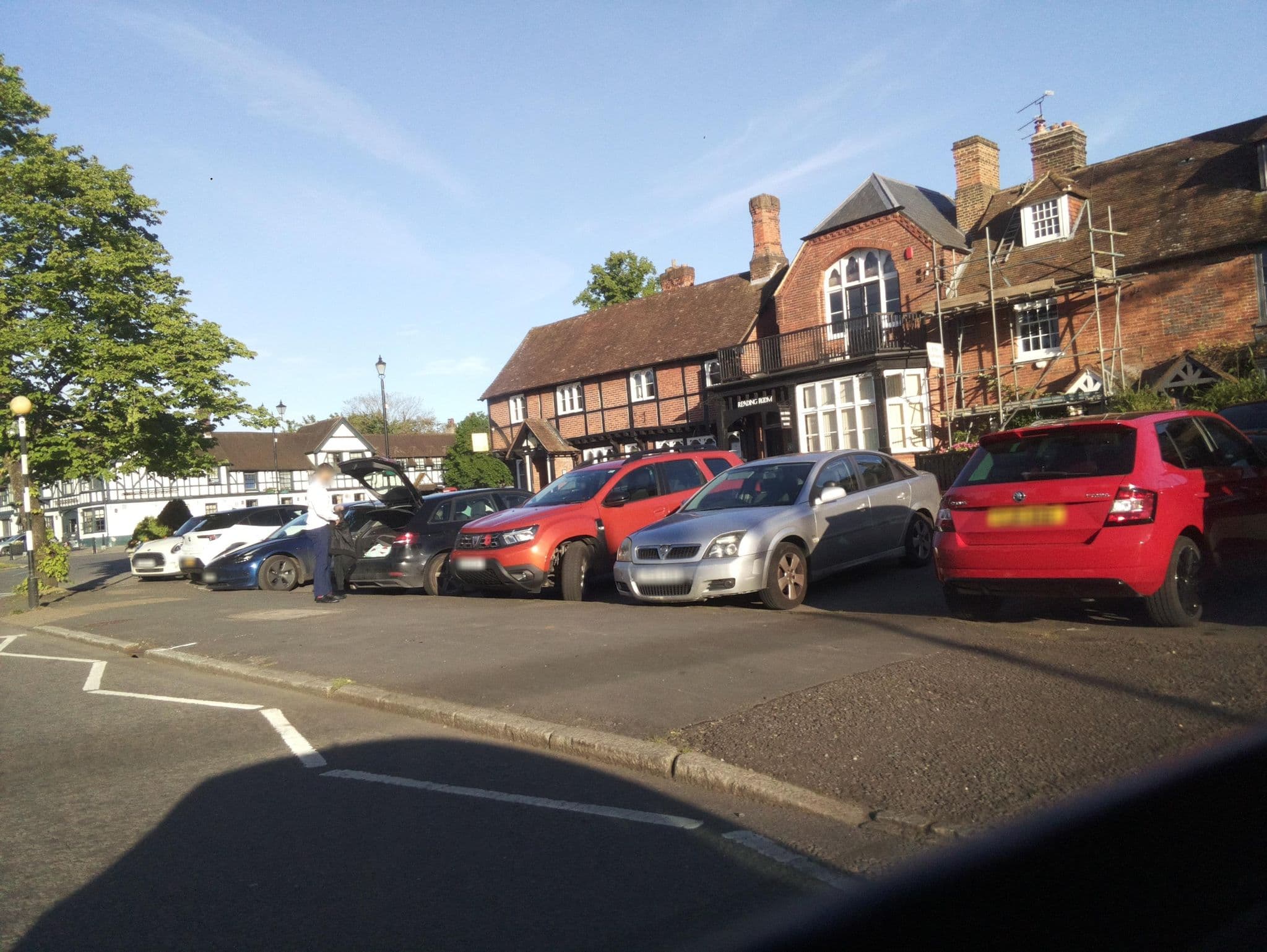 Street view near Broadway Hotel, Beaconsfield — © southglos (CC BY-SA · Mapillary)