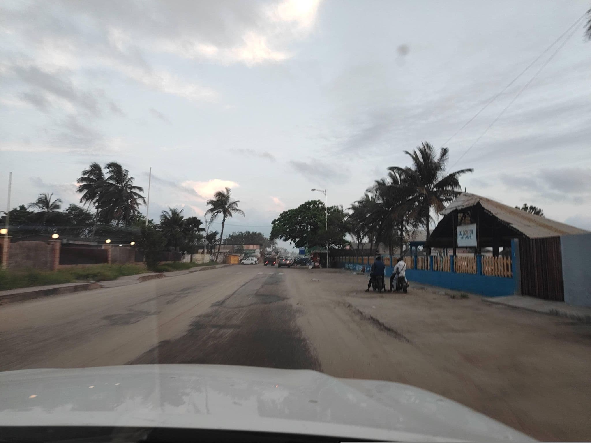 Street view near Le Gilbert's Hotel, Pointe-Noire — © orlanto (CC BY-SA · Mapillary)