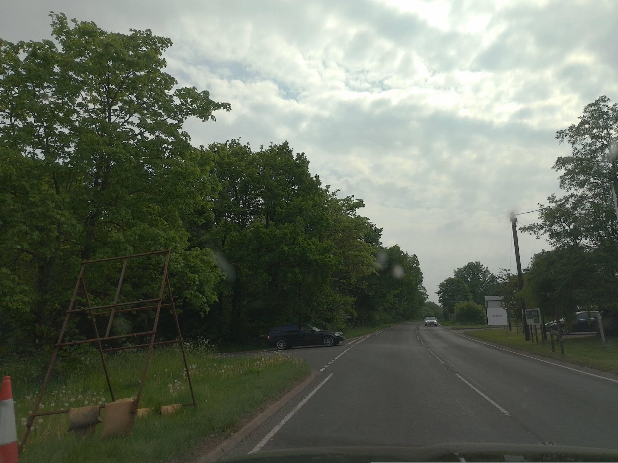 Street view near The Warwick Hotel (UNDER NEW MANAGEMENT SINCE 5th FEB, 2026), Wroxall — © laye (CC BY-SA · Mapillary)
