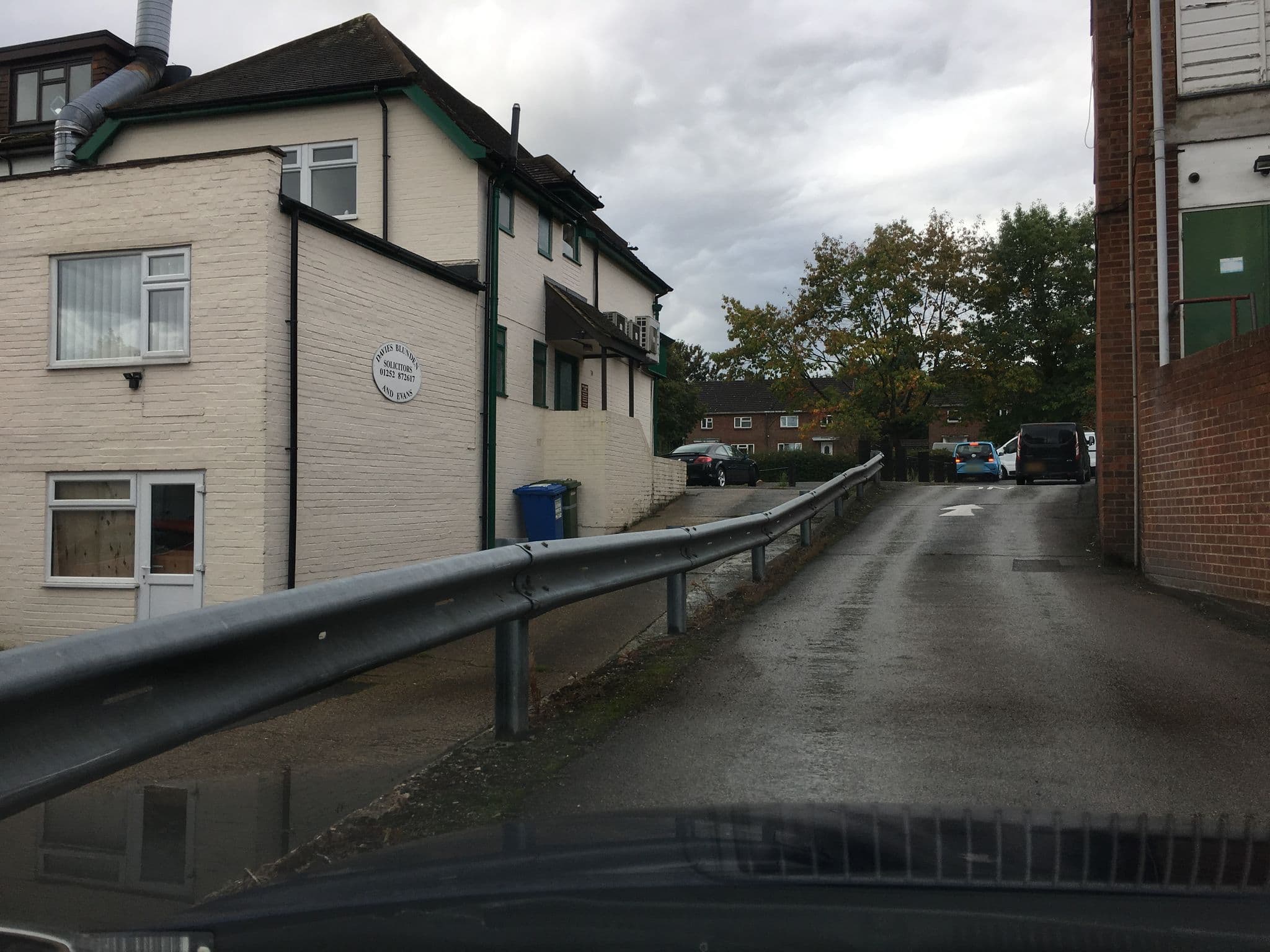 Street view near B & B Taxis, Yateley — © darbymark (CC BY-SA · Mapillary)