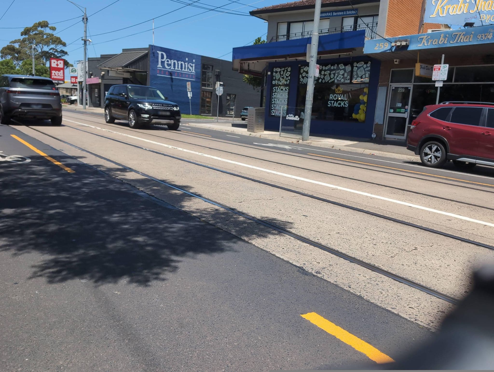 Street view near Punthill Apartment Hotels l Essendon North, Niddrie — © bugster (CC BY-SA · Mapillary)