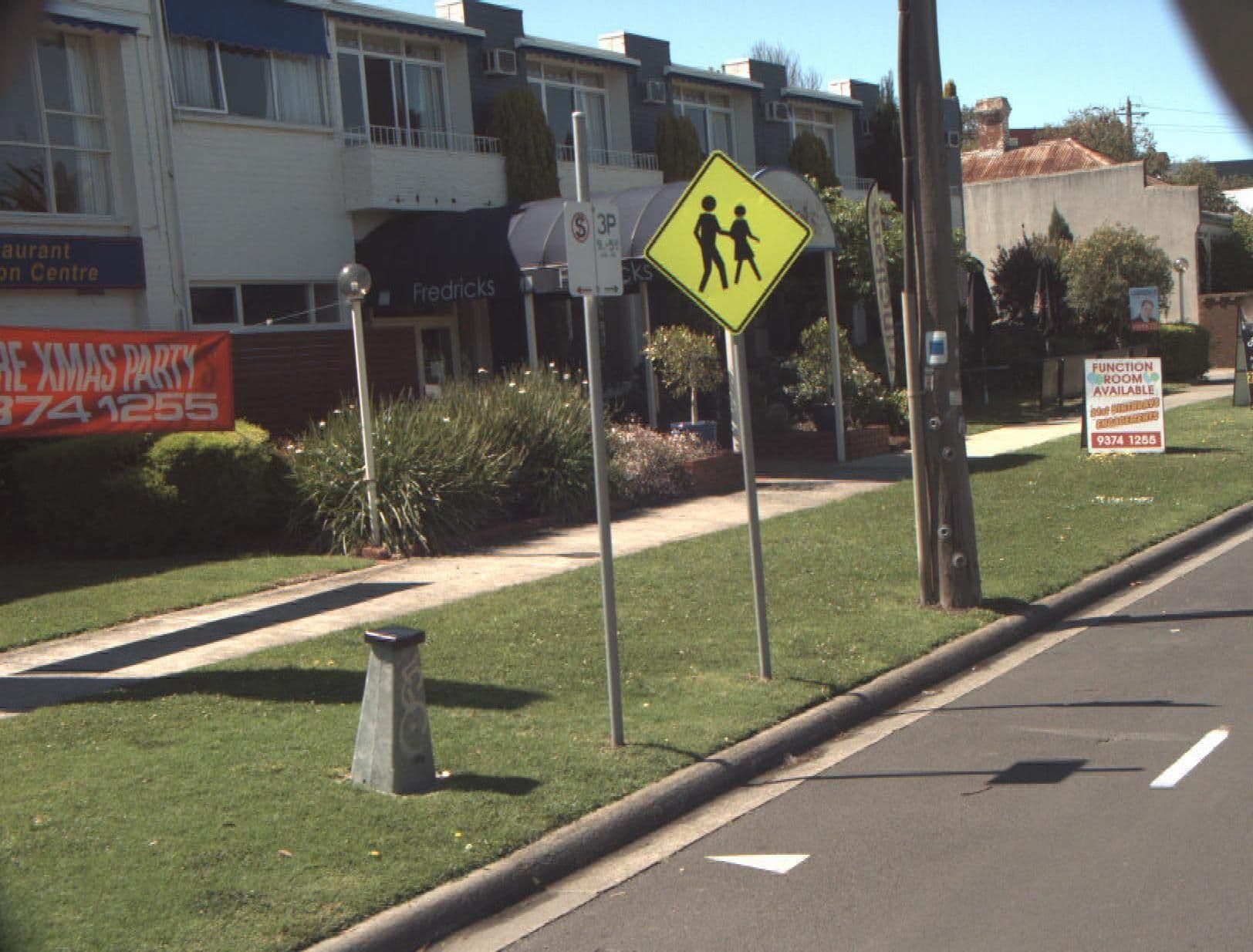 Street view near Alexander Motor Inn & Apartments, Essendon — © vicroads (CC BY-SA · Mapillary)