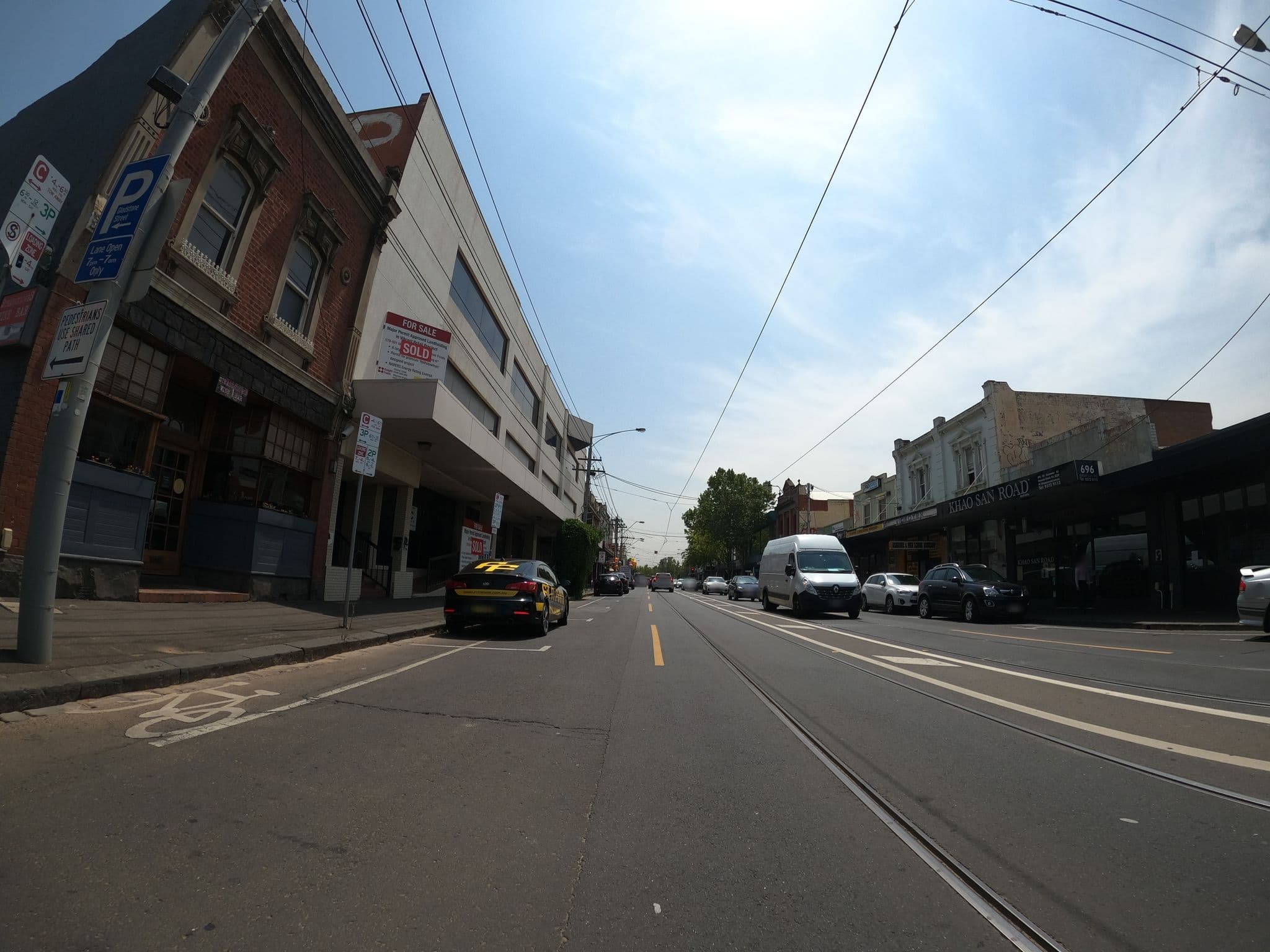 Street view near Mt Alexander Hotel, Moonee Ponds — © r33za (CC BY-SA · Mapillary)