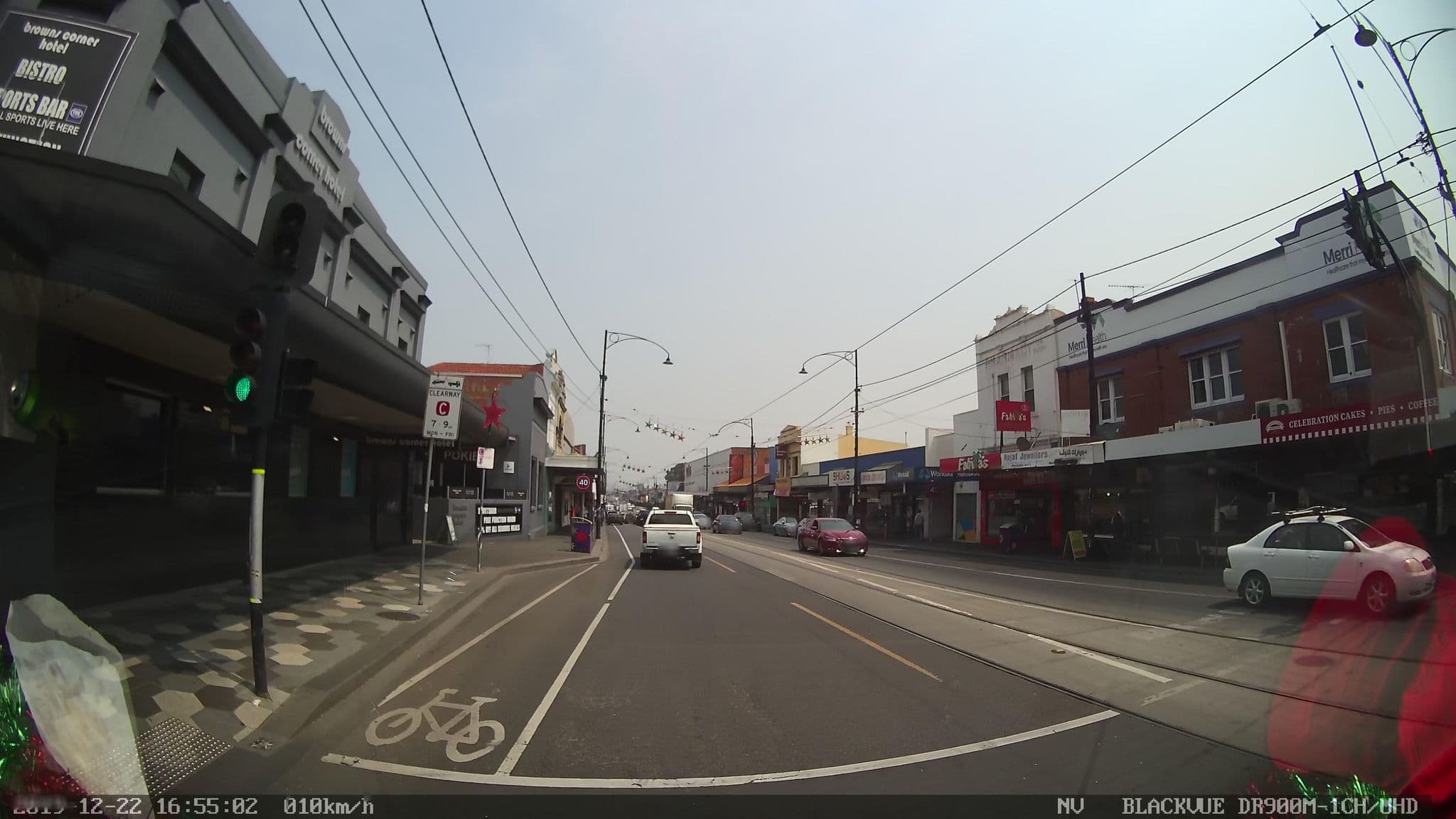 Street view near Browns Corner Hotel, Coburg — © scottsarah (CC BY-SA · Mapillary)