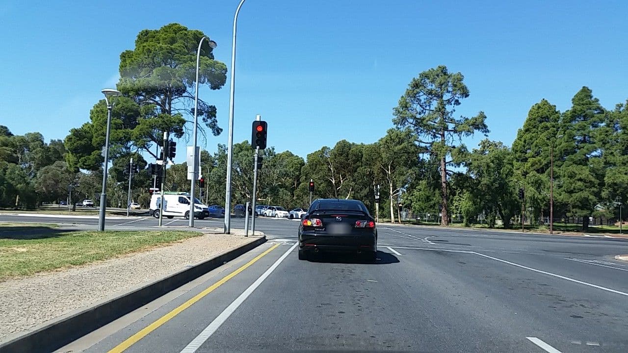 Street view near Caledonian Hotel, North Adelaide — © didz (CC BY-SA · Mapillary)