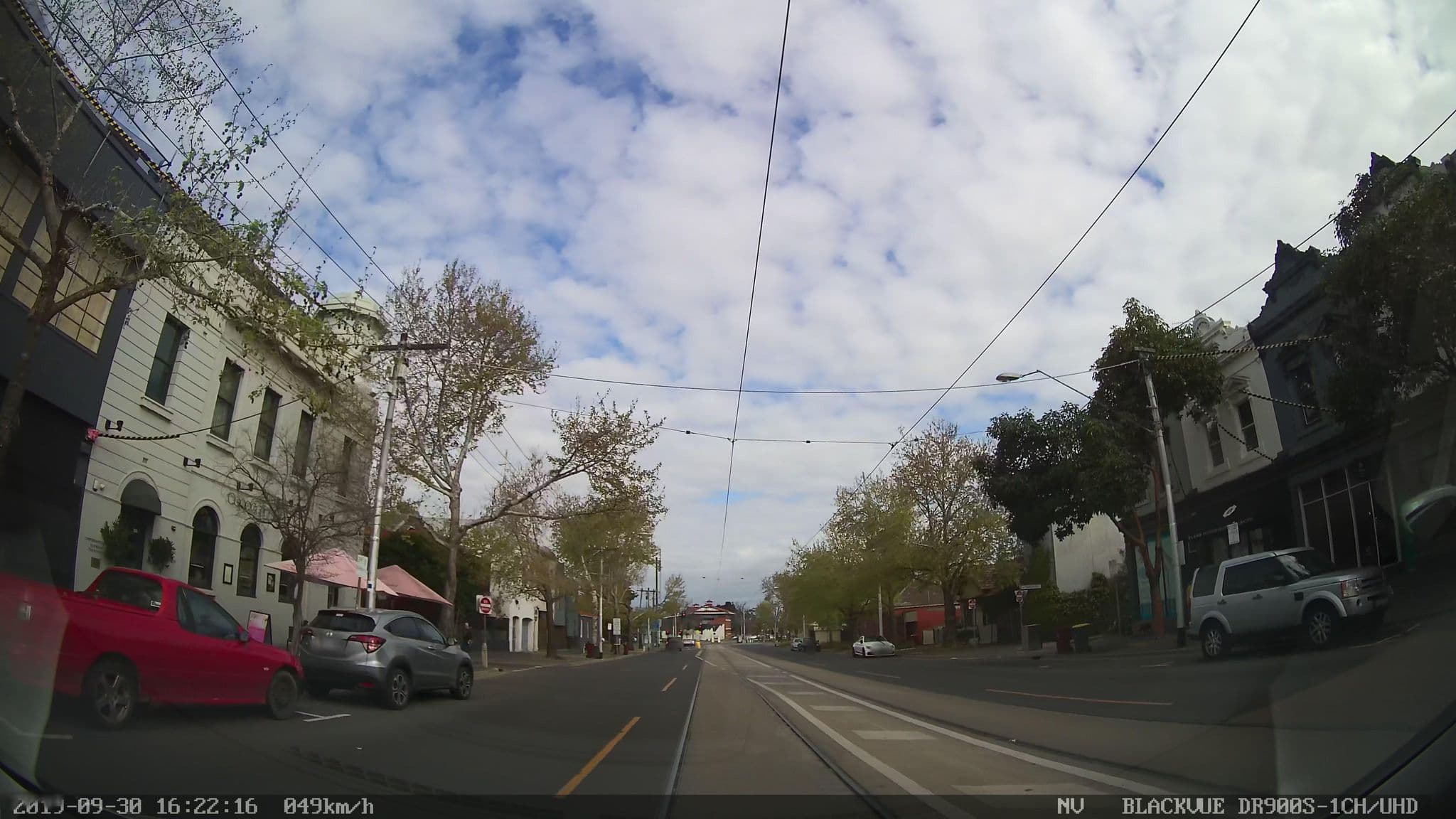 Street view near Coppersmith Hotel, South Melbourne — © eneerhut (CC BY-SA · Mapillary)