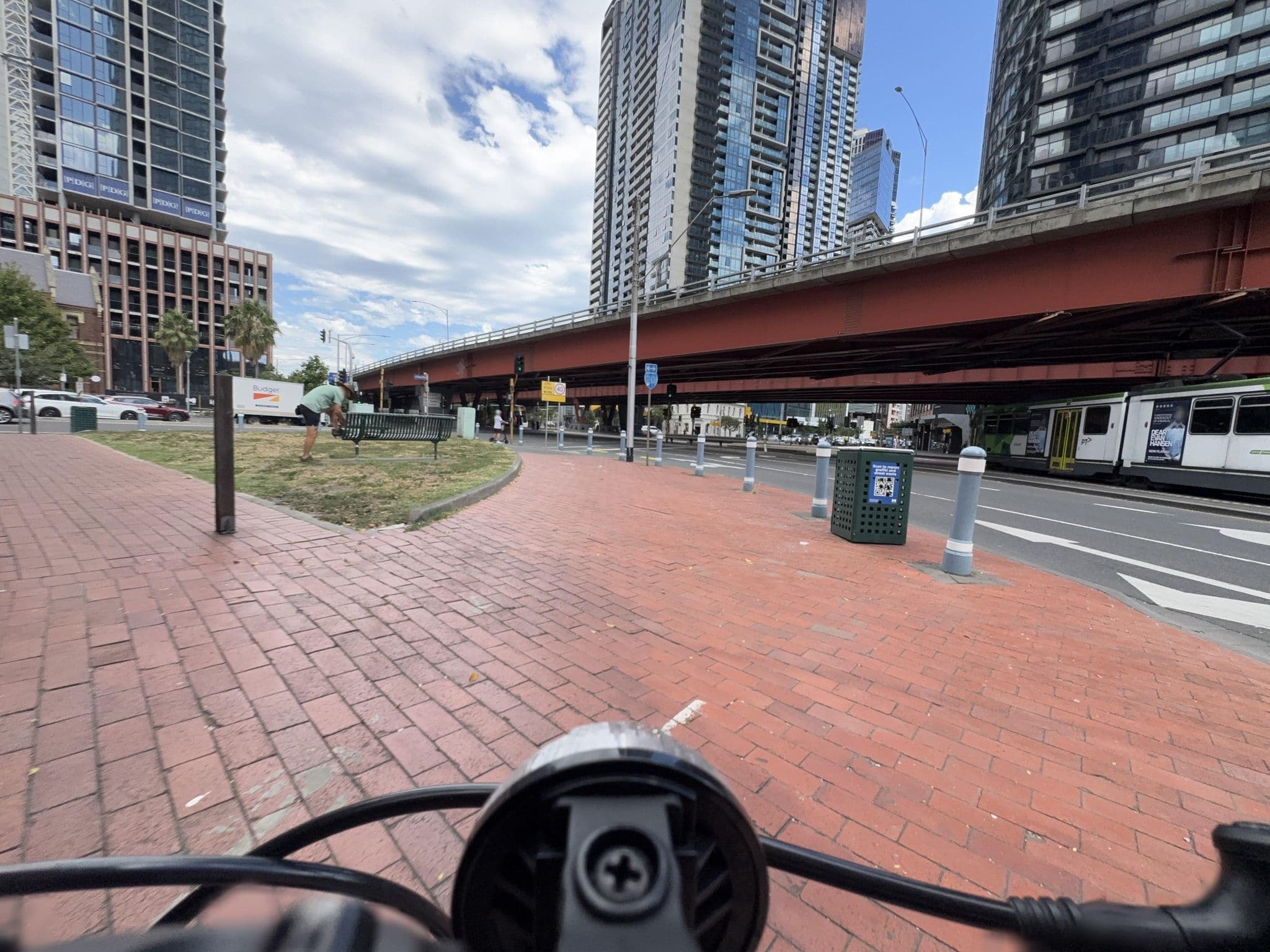 Street view near Hannah St Hotel, Southbank — © amallama (CC BY-SA · Mapillary)