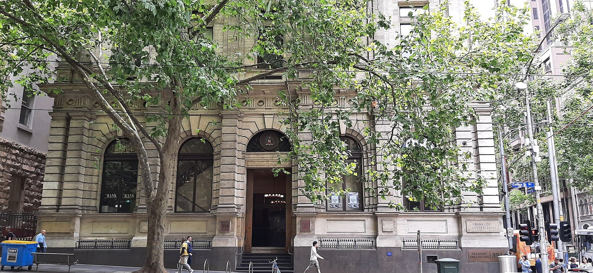 Treasury on Collins Hotel (via Wikimedia Commons, CC BY-SA 4.0)