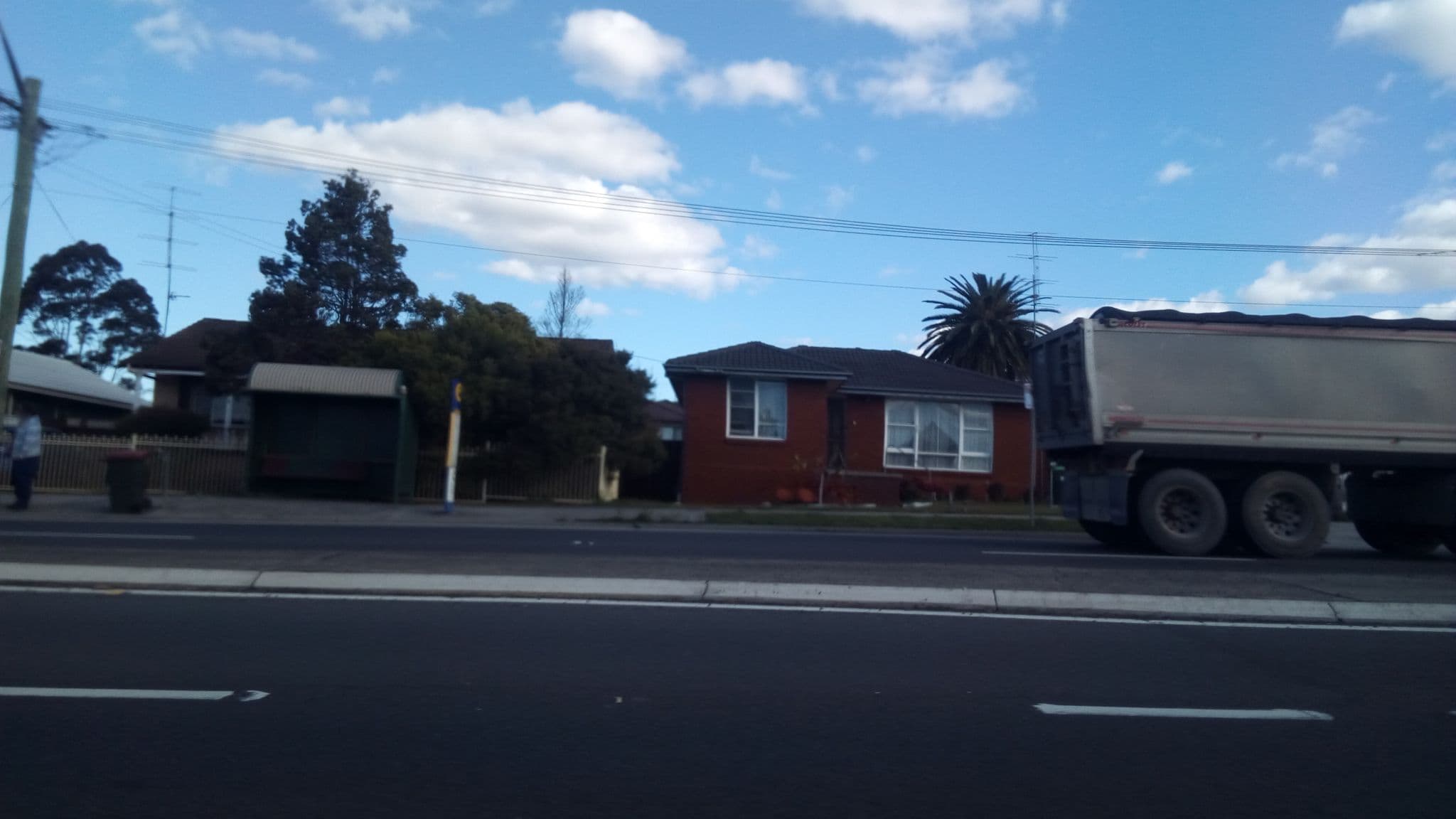 Street view near The Oaks Hotel Motel, Albion Park Rail — © ozflor (CC BY-SA · Mapillary)