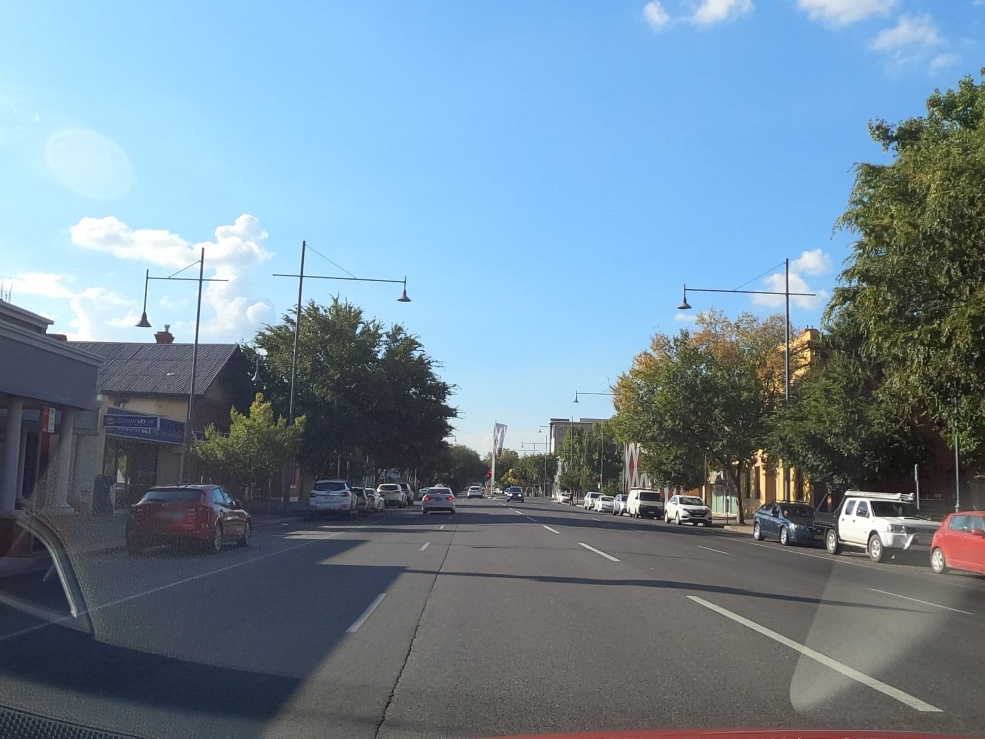 Street view near Comfort Inn Commodore Albury, South Albury — © r33za (CC BY-SA · Mapillary)