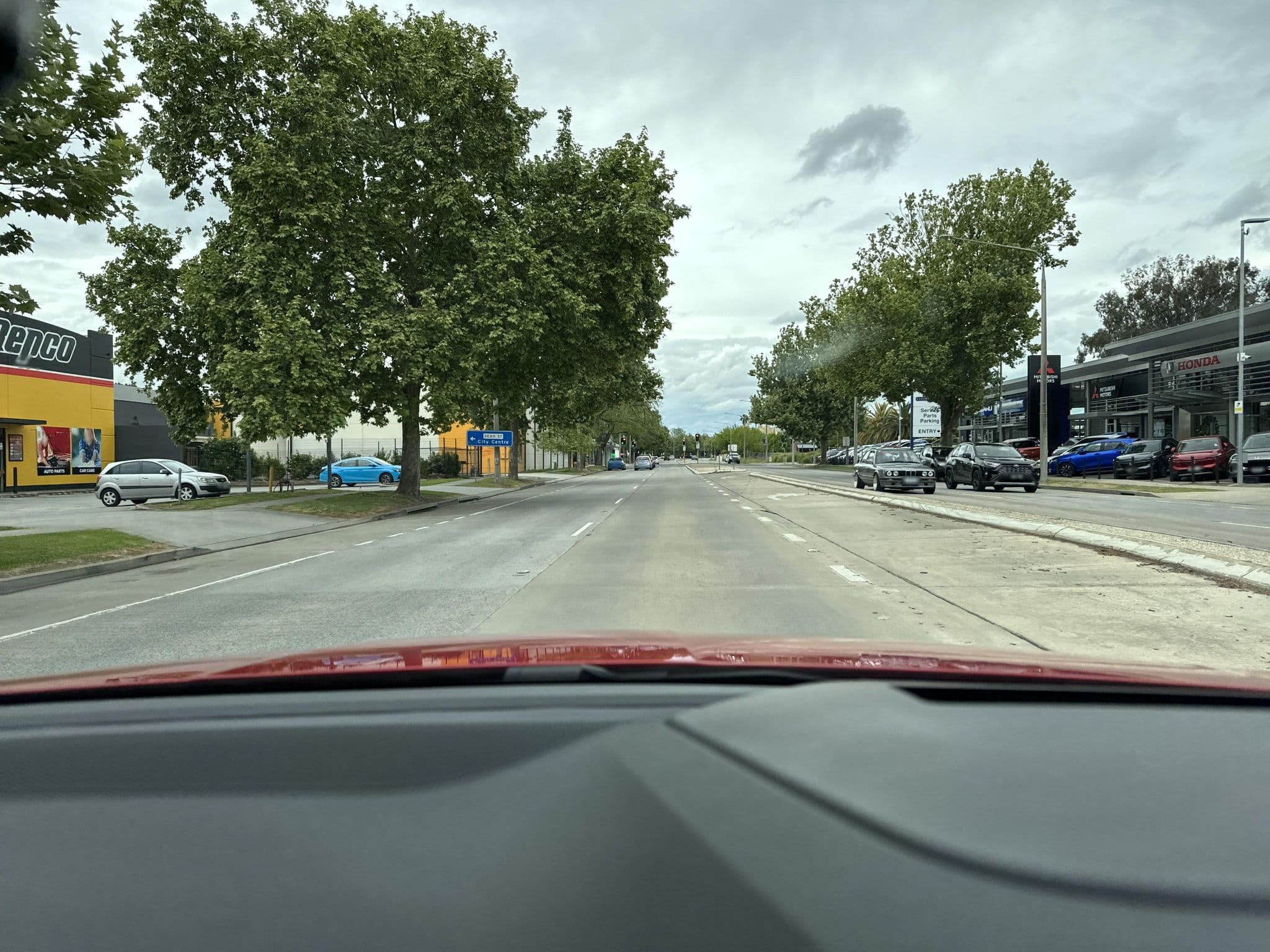 Street view near Winsor Park Motor Inn, East Albury — © aaaaplay (CC BY-SA · Mapillary)