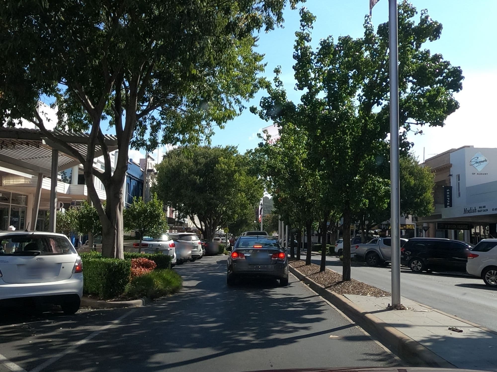 Street view near CIRCA 1928 Art Hotel, South Albury — © r33za (CC BY-SA · Mapillary)