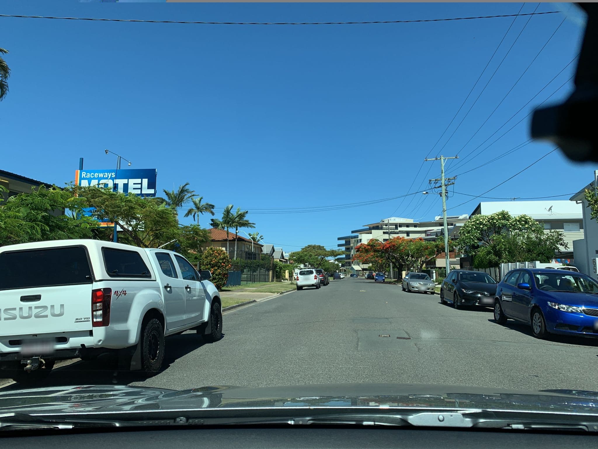 Street view near Raceways Motel, Ascot — © hamish (CC BY-SA · Mapillary)