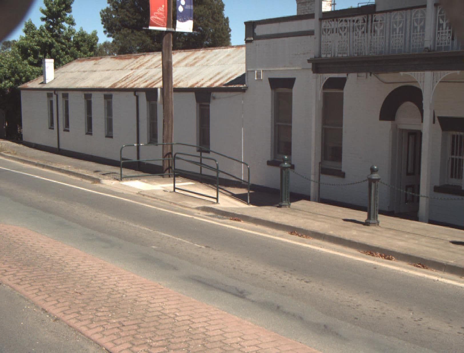 Street view near Ruoak Hotel Alexandra, Alexandra — © vicroads (CC BY-SA · Mapillary)