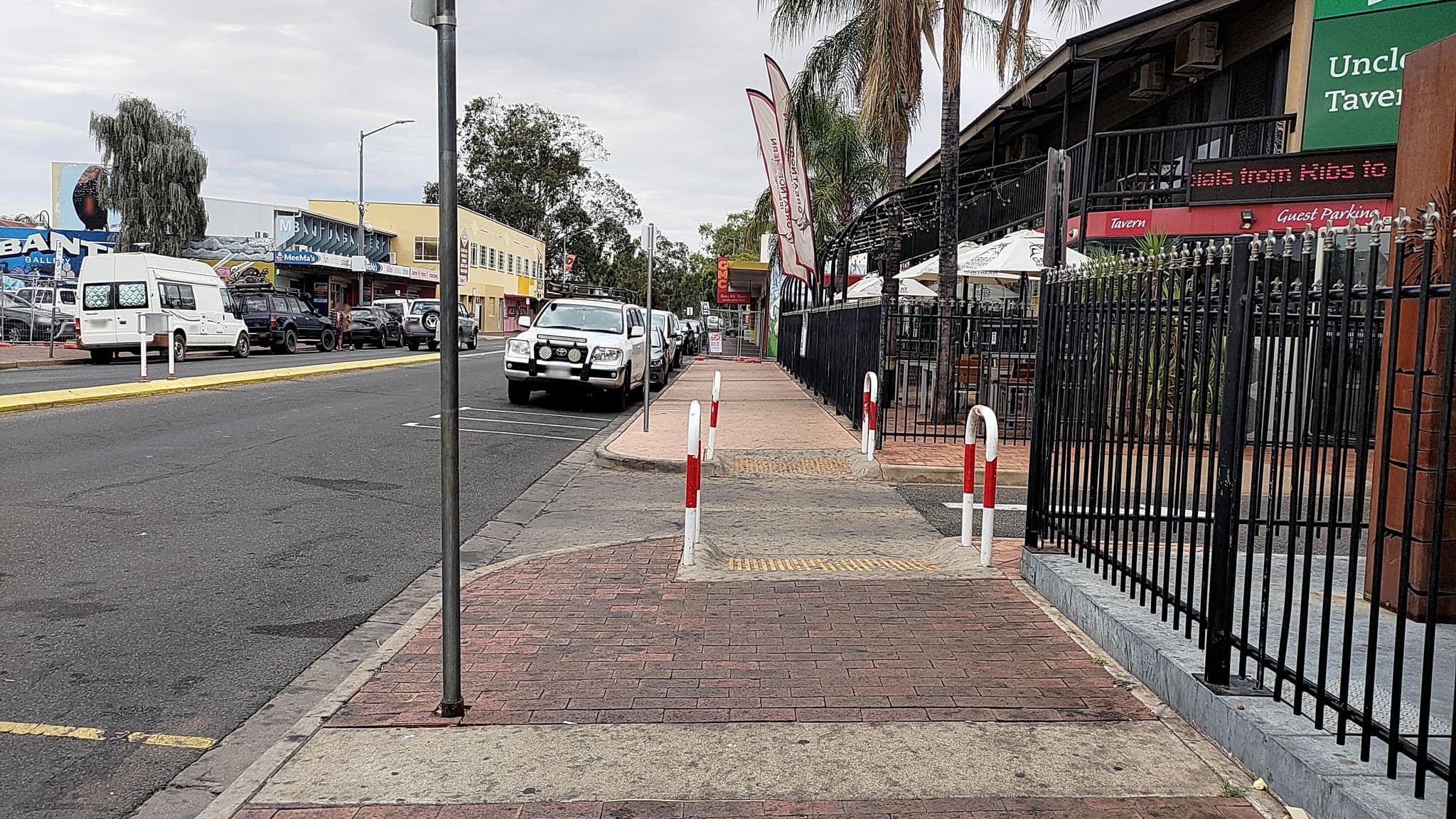 Street view near greet Hotel Alice Springs, Alice Springs — © aceini (CC BY-SA · Mapillary)