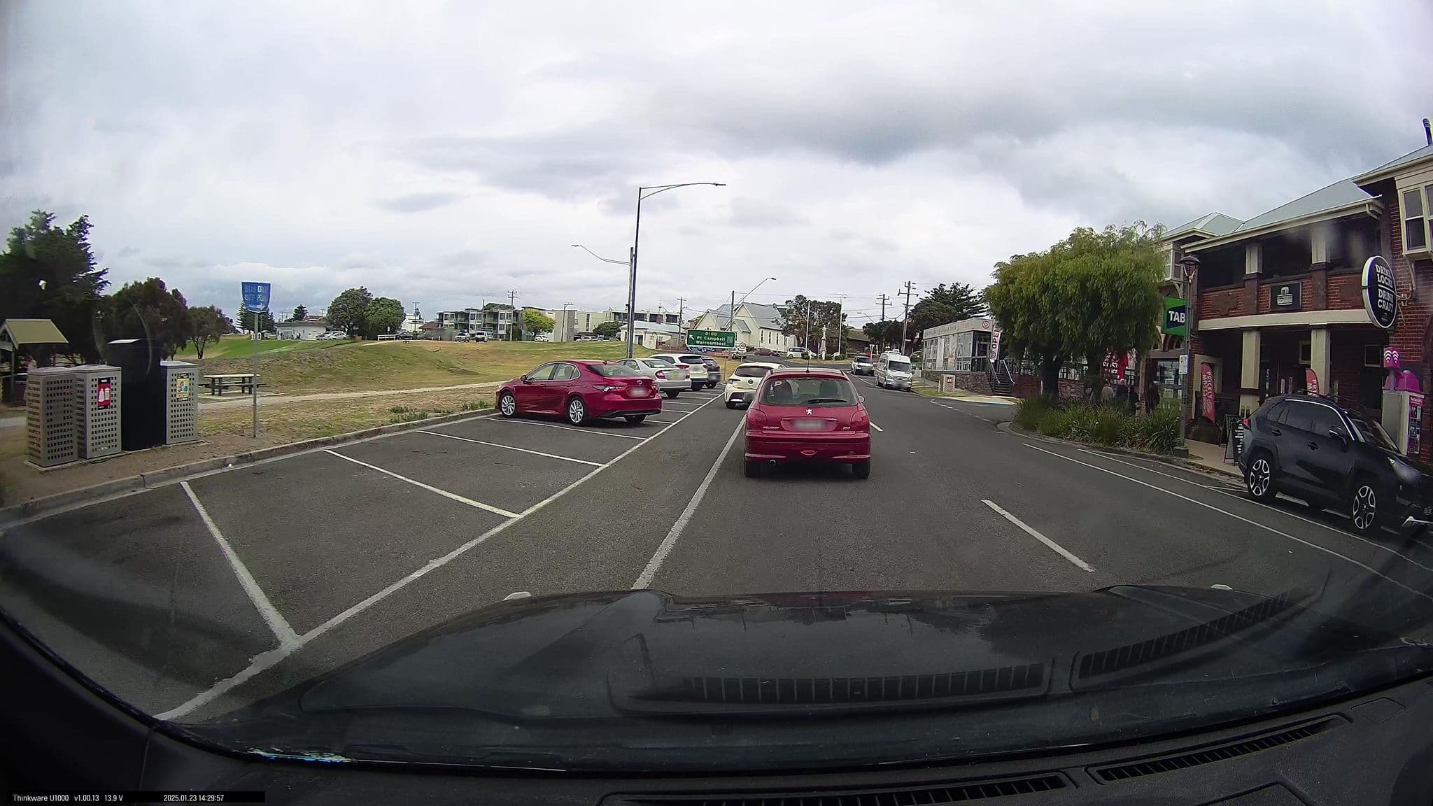 Street view near Great Ocean Road Hotel, Apollo Bay — © maxim752 (CC BY-SA · Mapillary)
