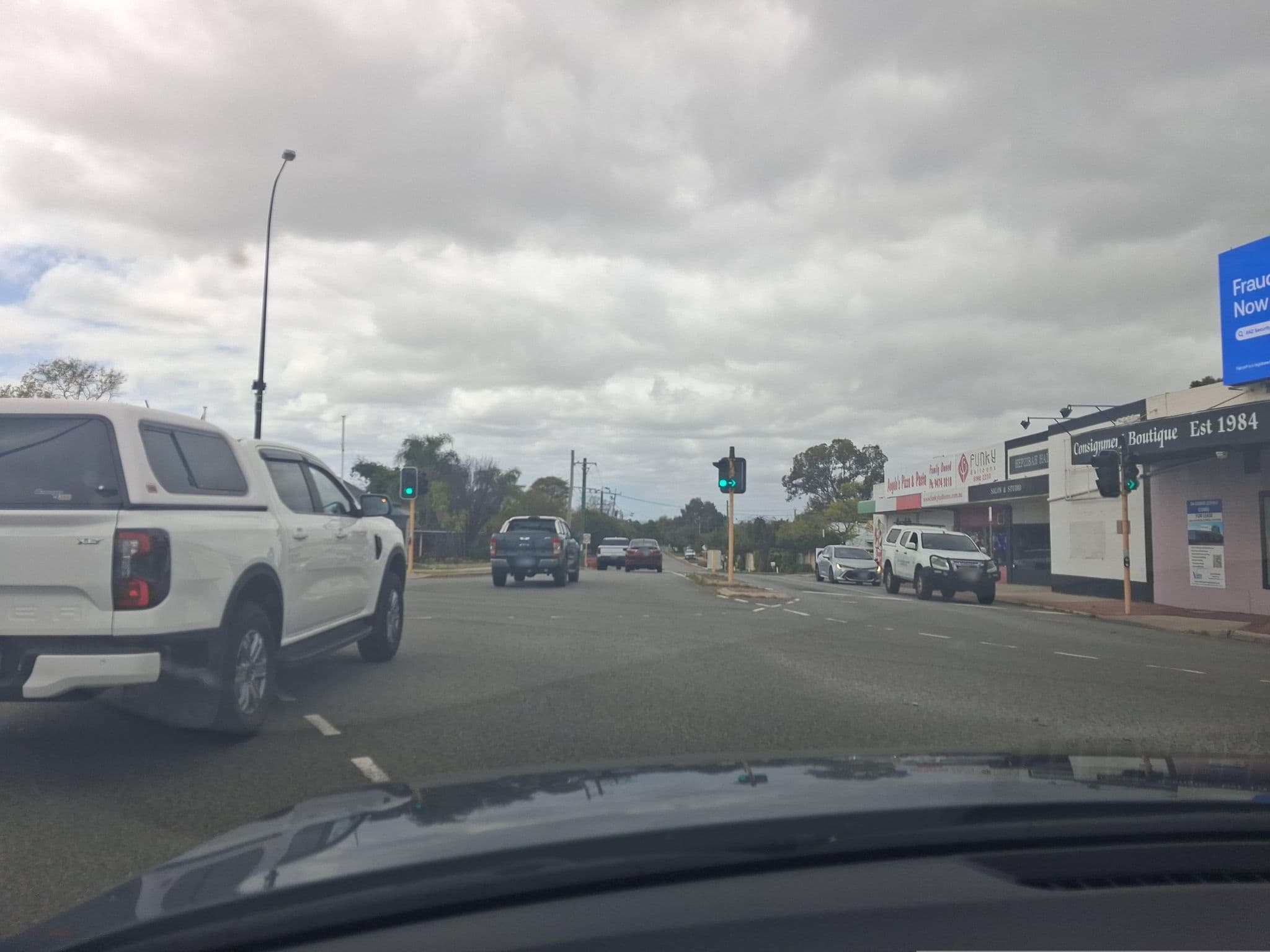Street view near Como Hotel, South Perth — © Mammothmaker101 (CC BY-SA · Mapillary)