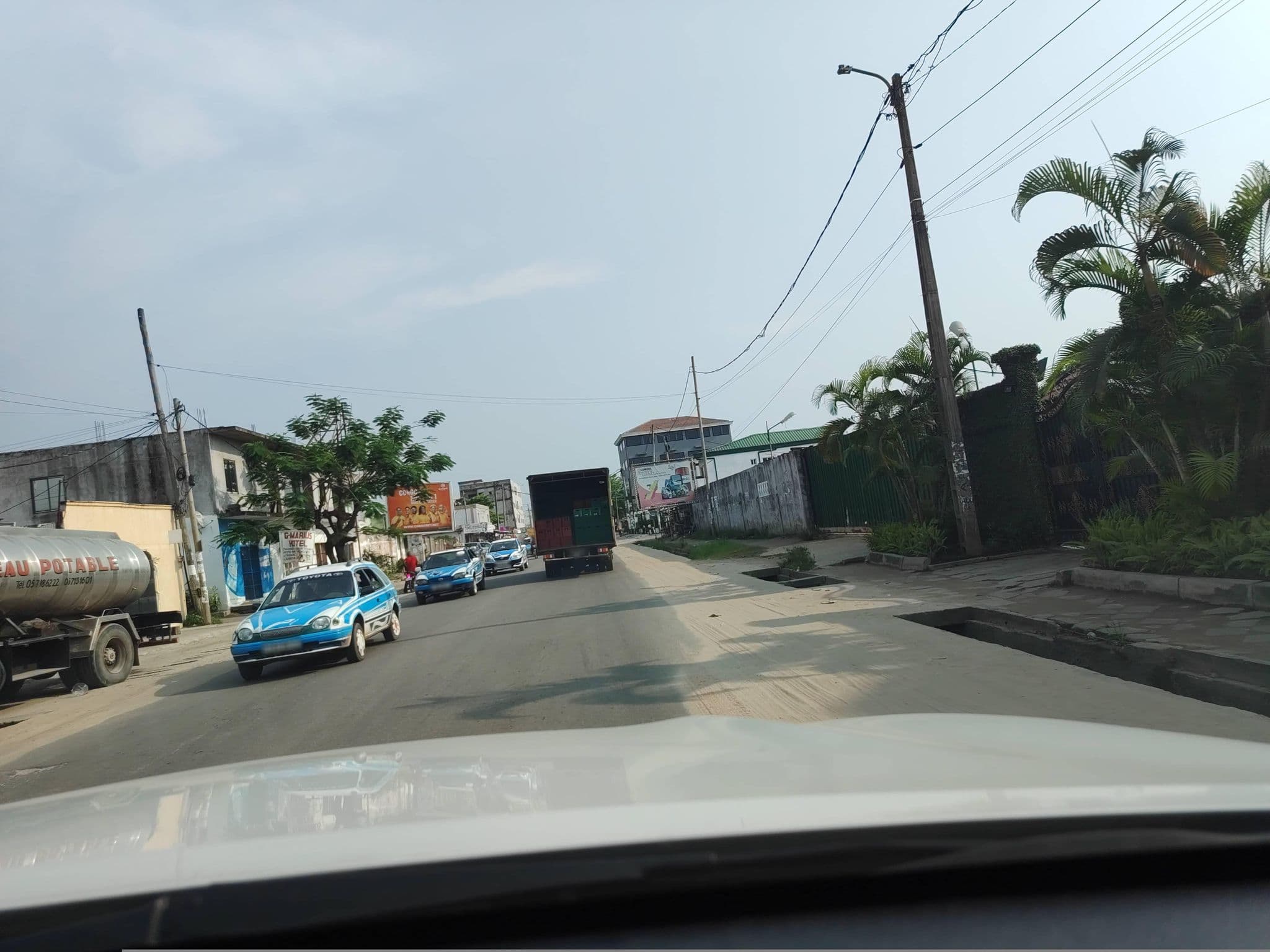 Street view near Hotel, Pointe-Noire — © orlanto (CC BY-SA · Mapillary)