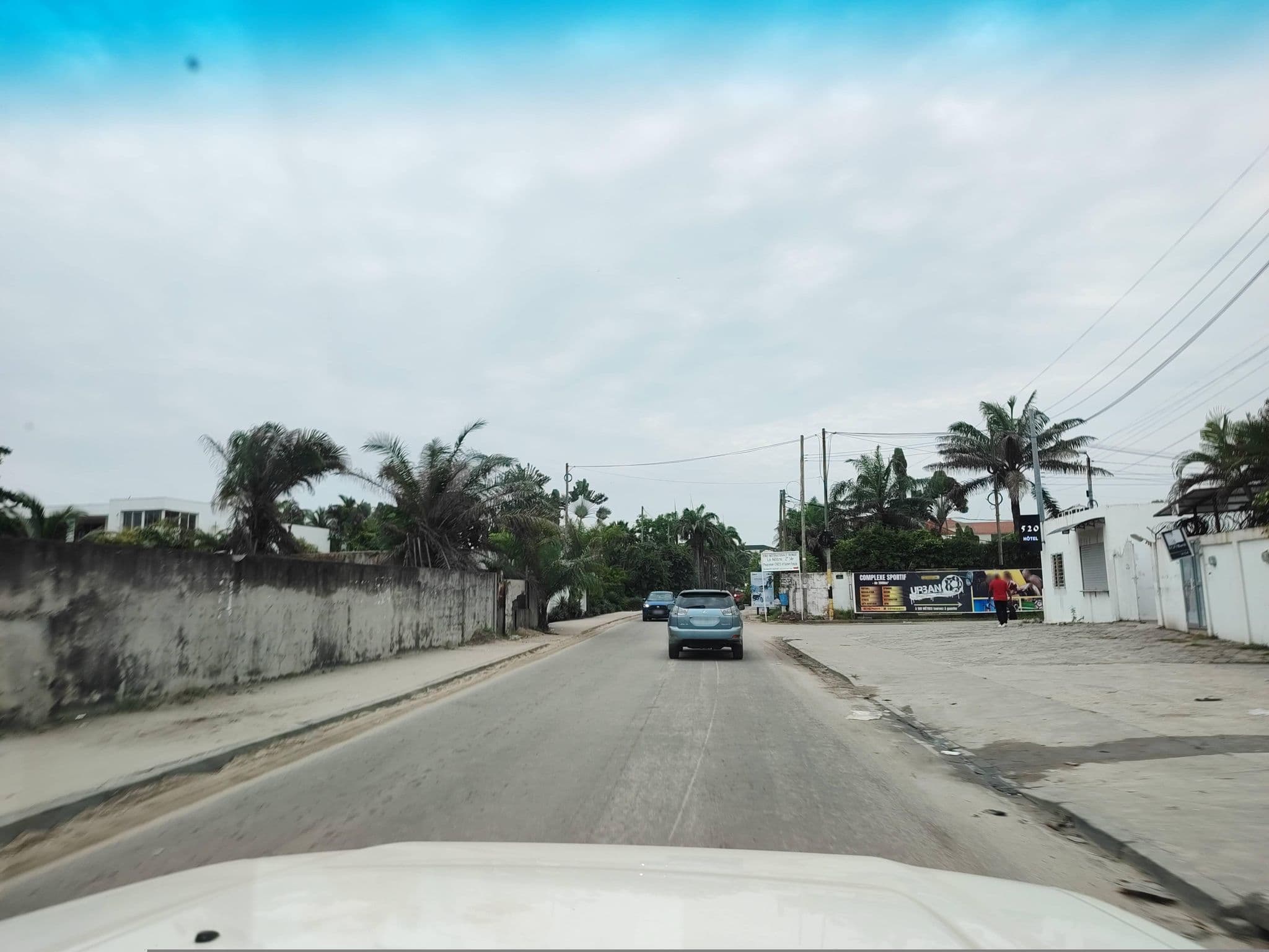 Street view near Best huts hotel, Pointe-Noire — © orlanto (CC BY-SA · Mapillary)