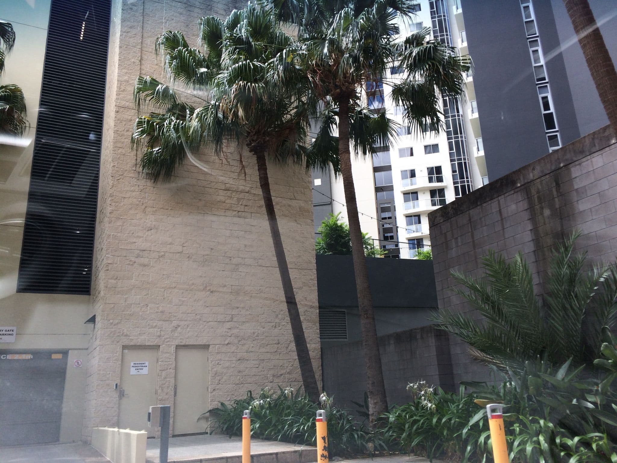 Street view near Merriton Hotel, Fortitude Valley — © hoylen (CC BY-SA · Mapillary)