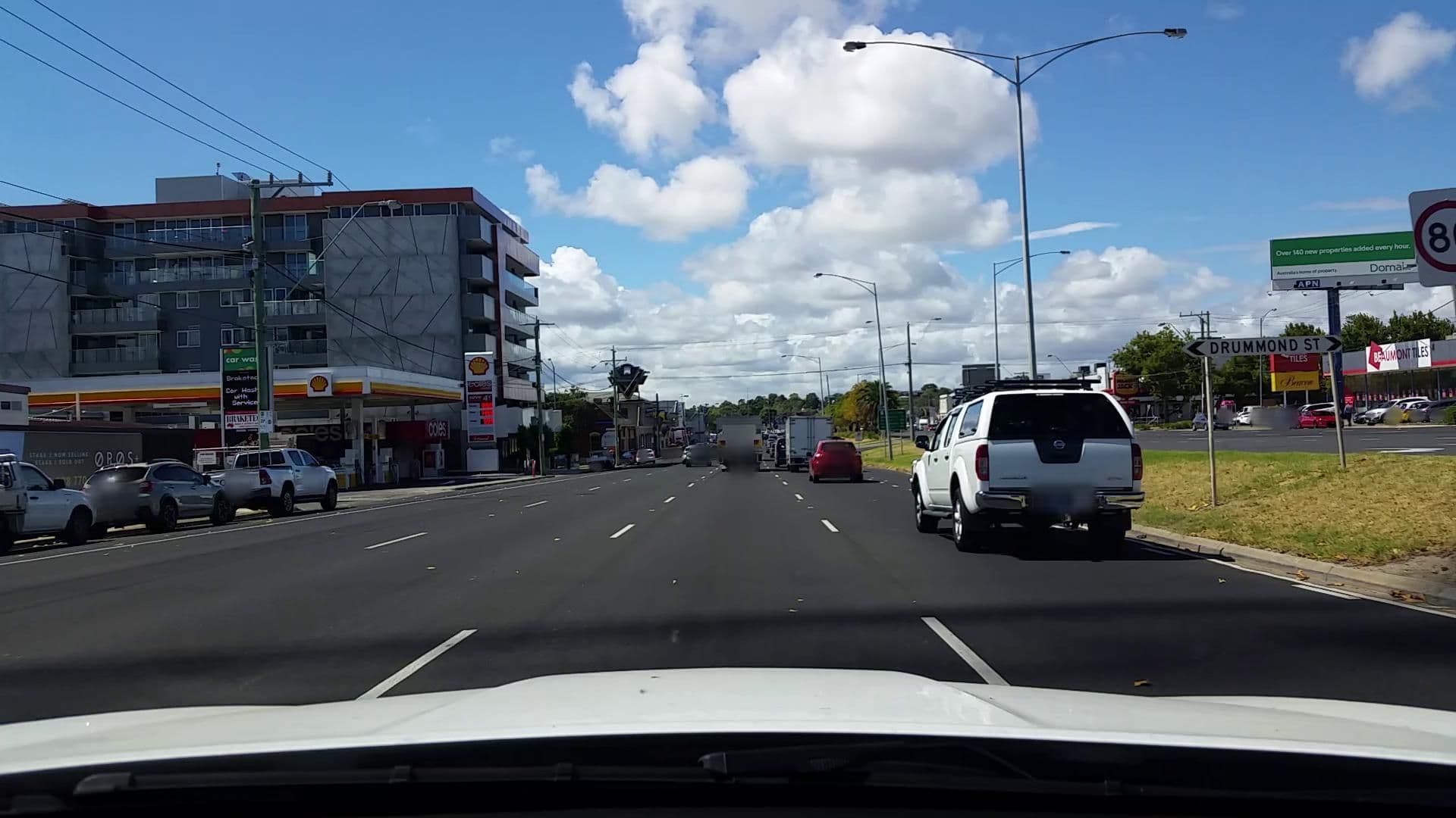 Street view near Oros Hotel and Apartments, Oakleigh — © mattburt7 (CC BY-SA · Mapillary)