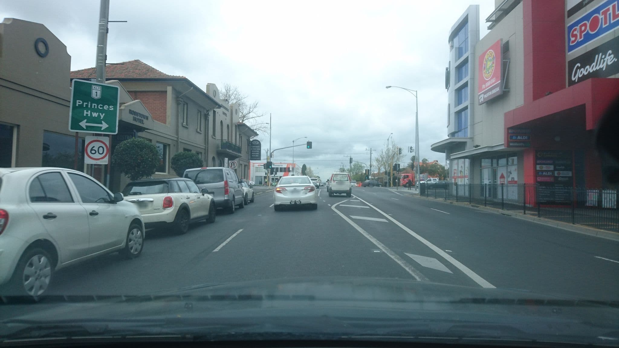 Street view near Rosstown Hotel, Carnegie — © bradders3535 (CC BY-SA · Mapillary)