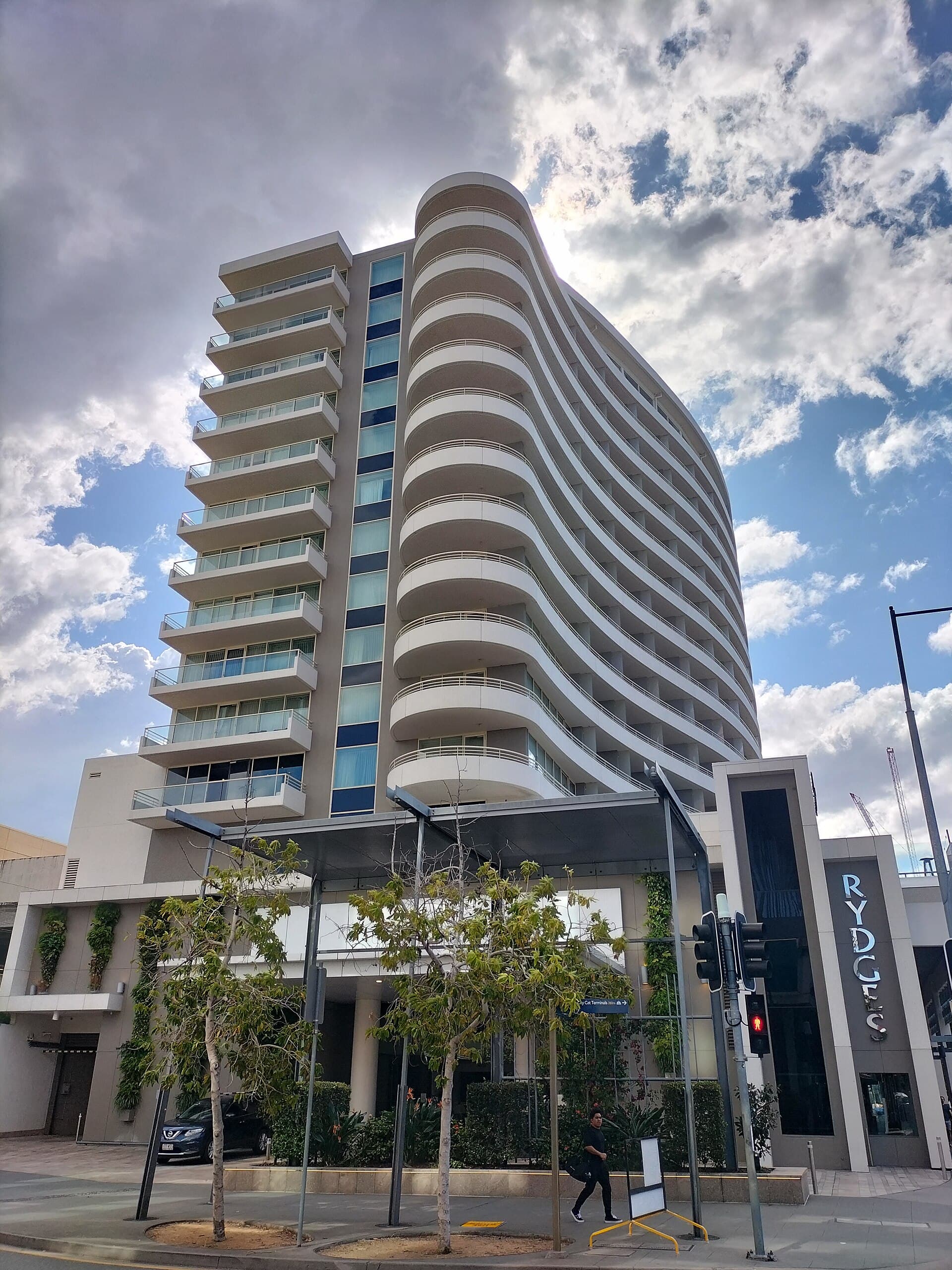 Rydges South Bank Brisbane (via Wikimedia Commons, CC BY-SA 3.0)