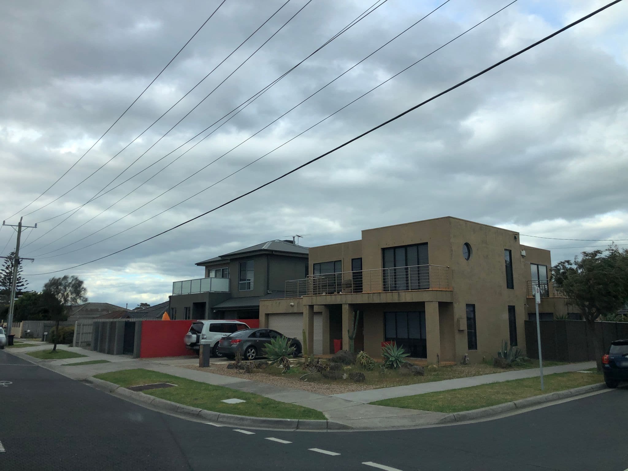 Street view near The dingley hotel, Bonbeach — © mini66 (CC BY-SA · Mapillary)