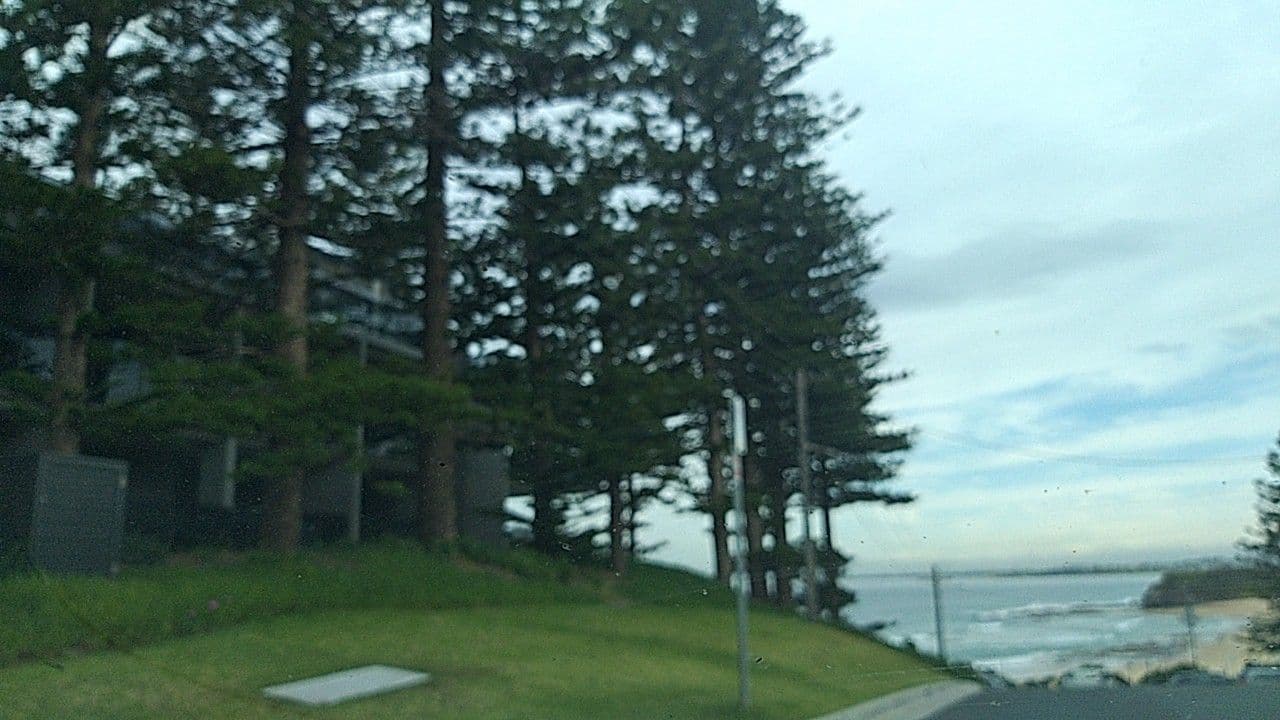 Street view near Headlands Hotel Austinmer Beach, Austinmer — © ozflor (CC BY-SA · Mapillary)