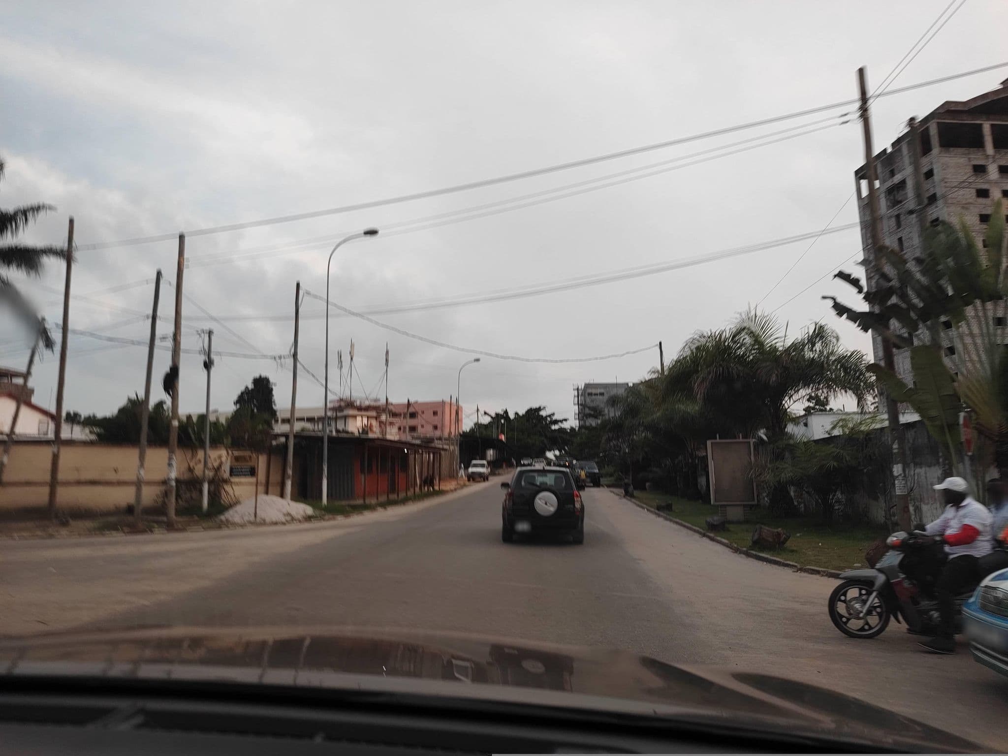 Street view near Hotel Orchidee, Pointe-Noire — © orlanto (CC BY-SA · Mapillary)