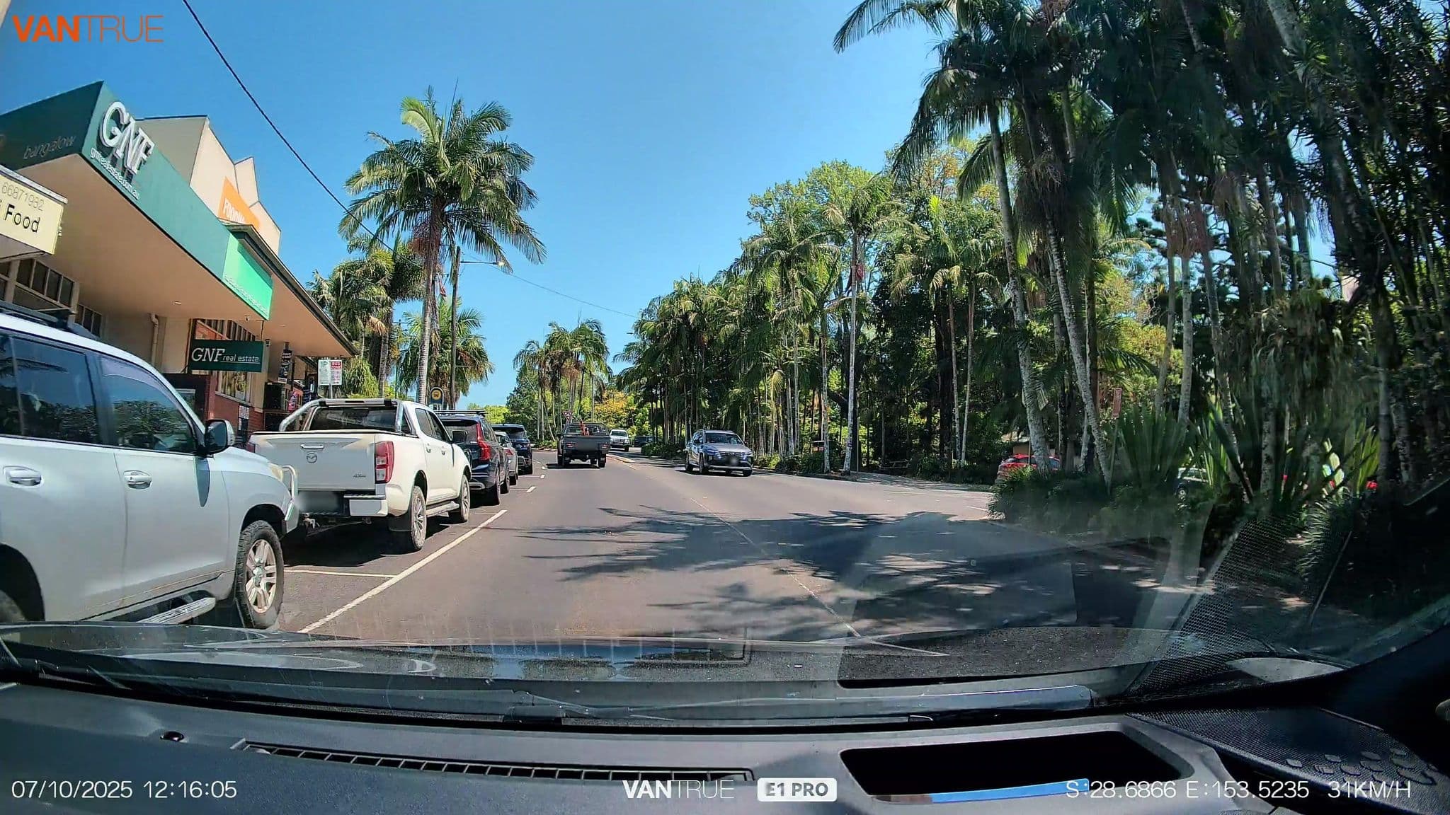 Street view near Bangalow Hotel, Bangalow — © davidar (CC BY-SA · Mapillary)