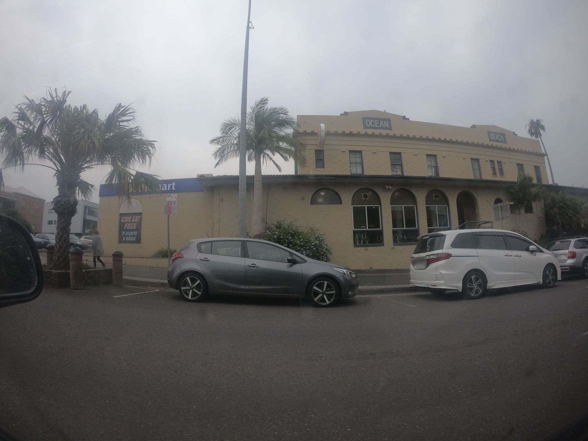 Street view near Bottlemart - Ocean Beach Hotel, Shellharbour — © ozflor (CC BY-SA · Mapillary)