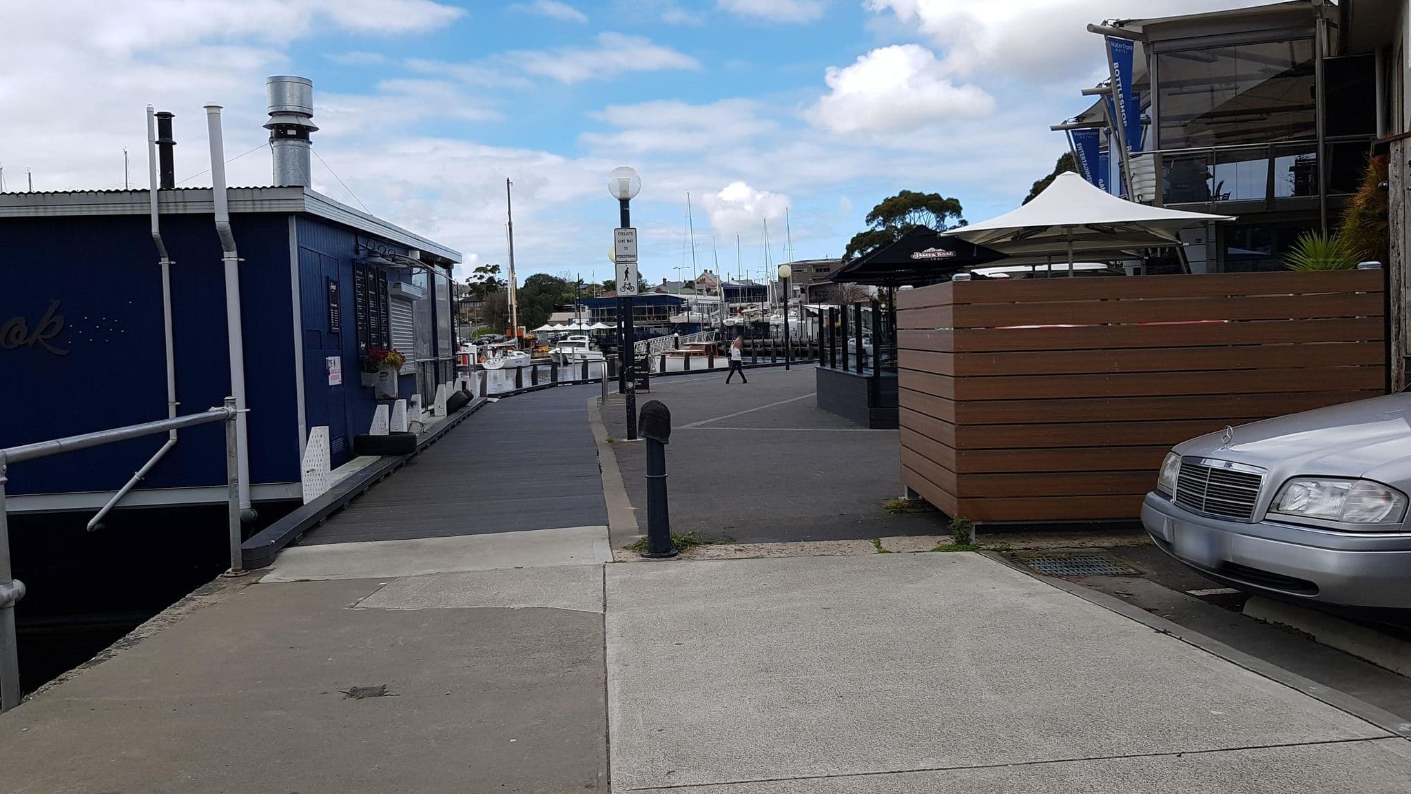 Street view near Waterfront Hotel, Bellerive — © Glenzora (CC BY-SA · Mapillary)