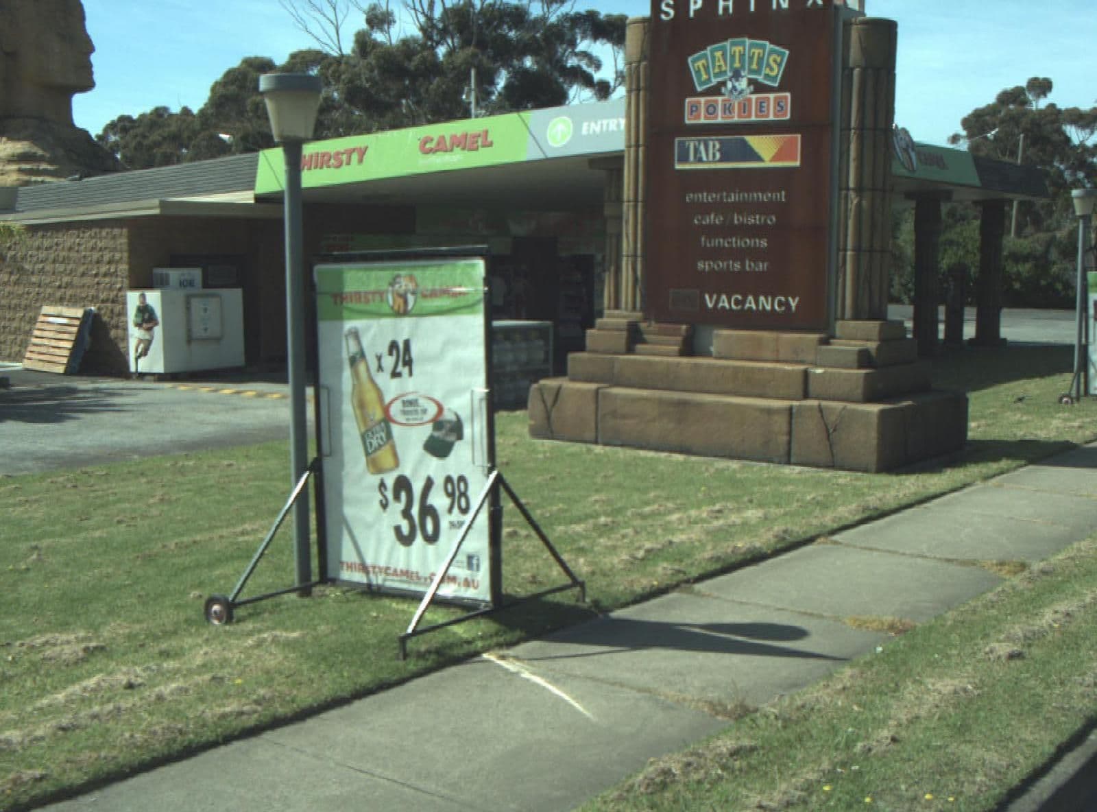 Street view near Pharaoh's Bistro, Hamlyn Heights — © cogg (CC BY-SA · Mapillary)
