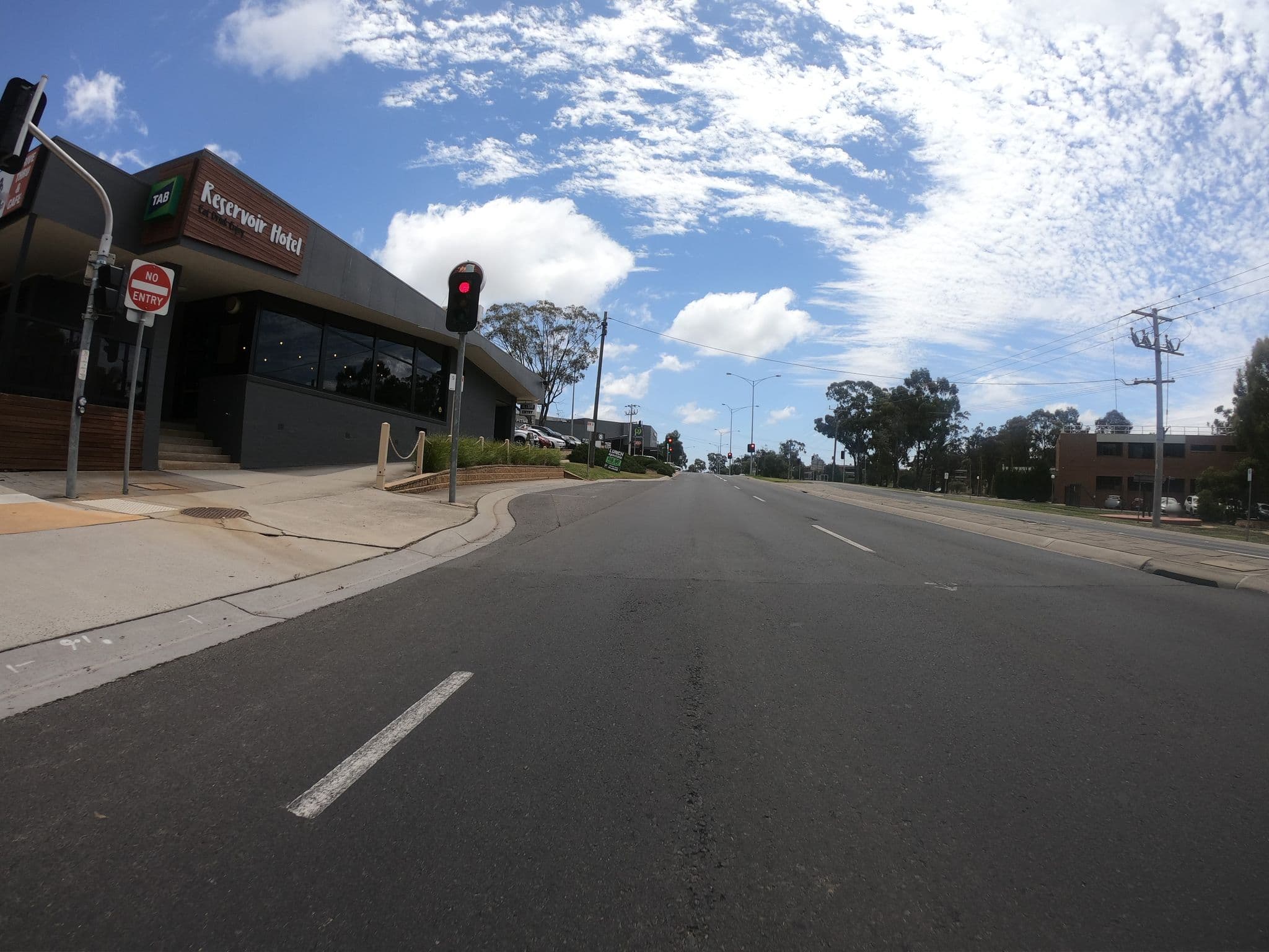 Street view near Reservoir Hotel, Kennington — © eneerhut (CC BY-SA · Mapillary)