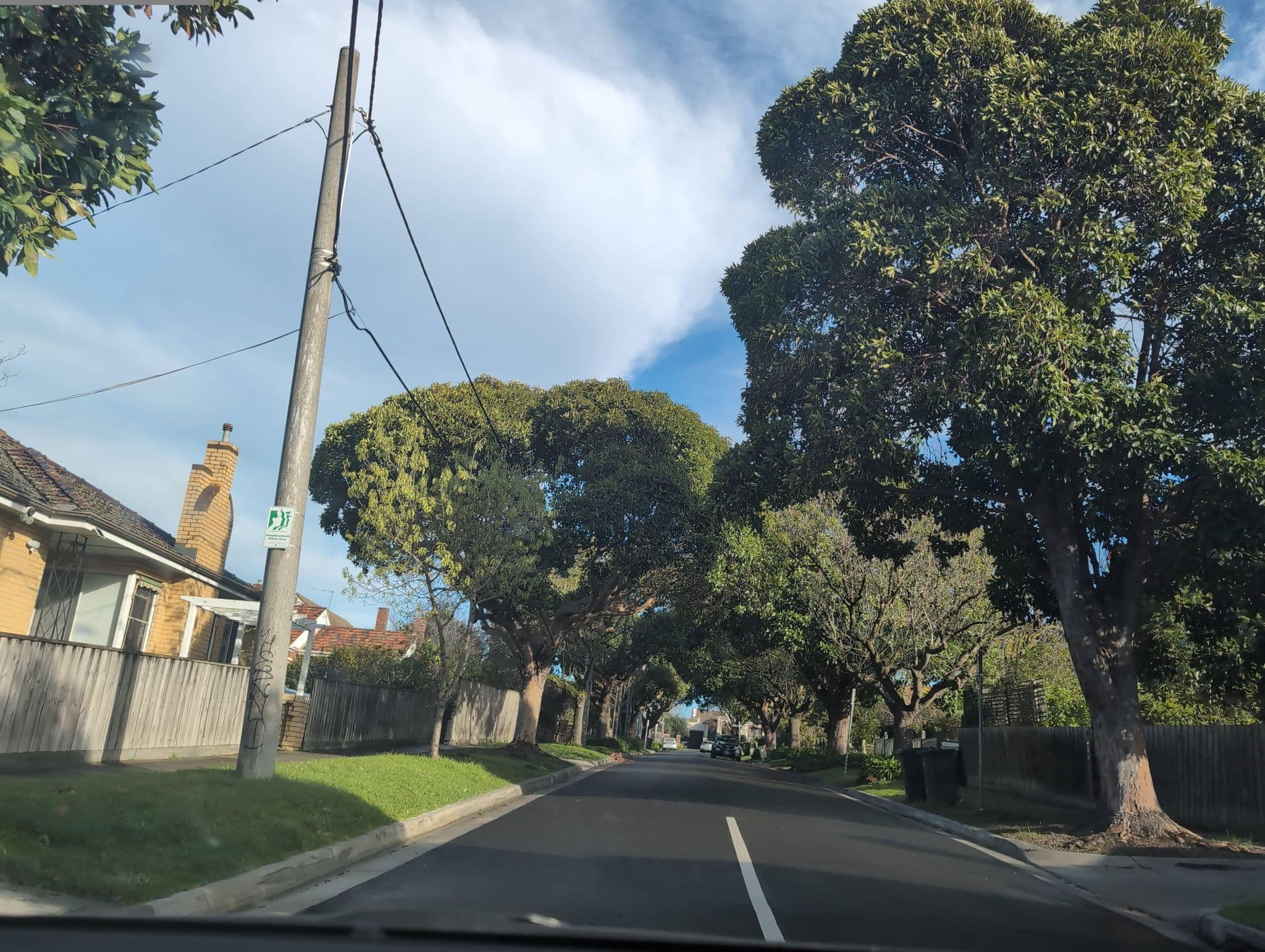 Street view near LampLighter Motel, Oakleigh — © jrickard (CC BY-SA · Mapillary)