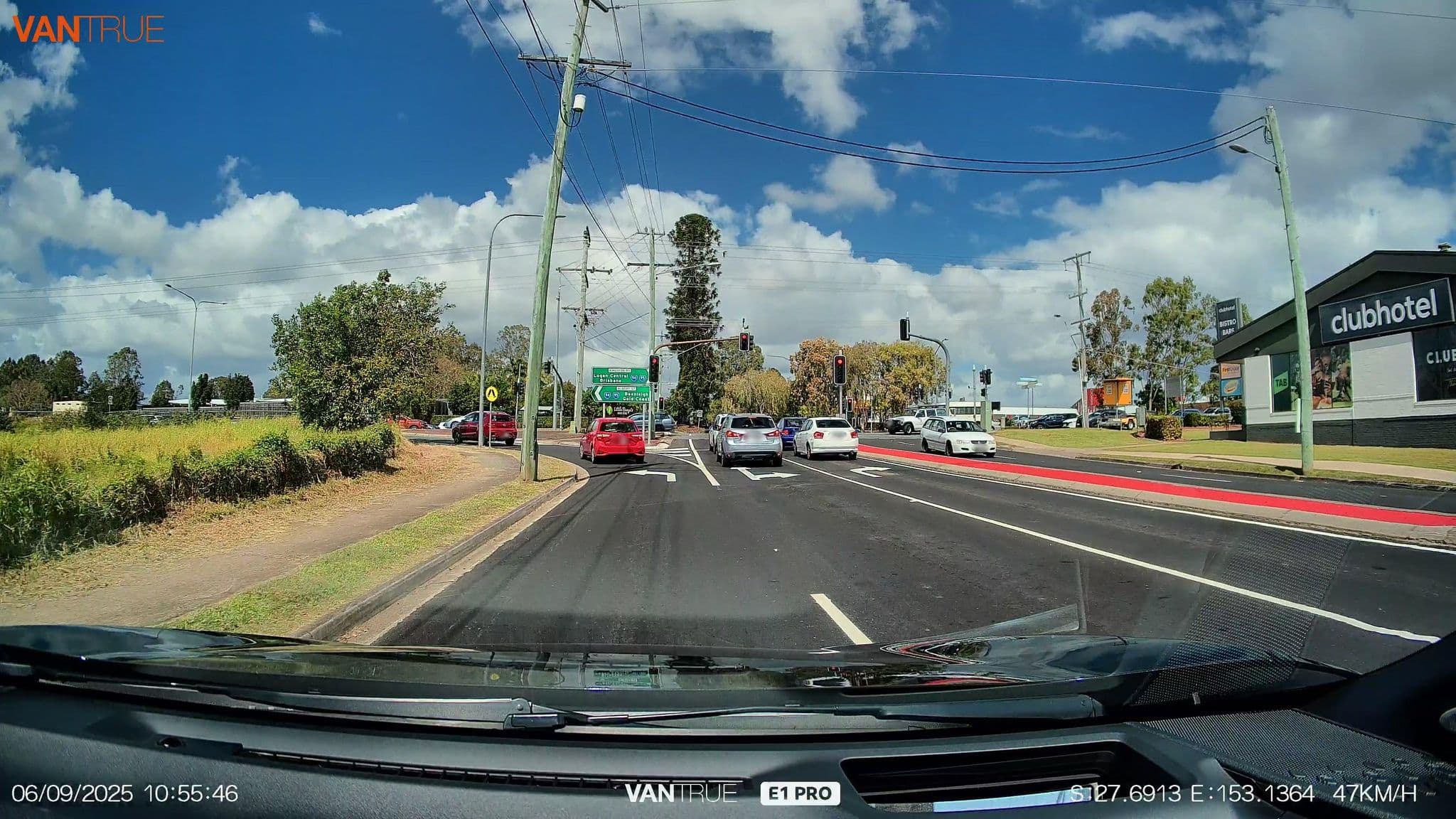 Street view near Club Hotel Waterford, Waterford West — © davidar (CC BY-SA · Mapillary)