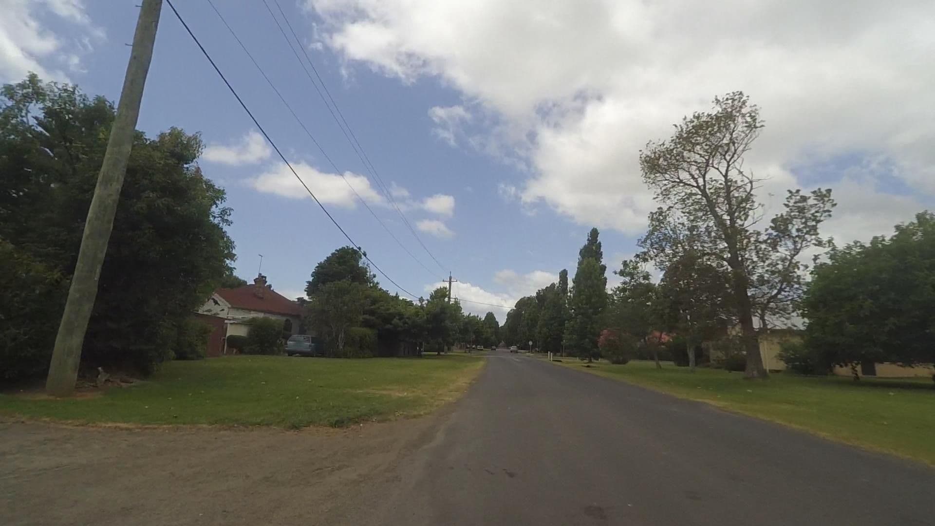 Street view near Maple Cottages Berry by Linnaeus Collection, Berry — © maxim75 (CC BY-SA · Mapillary)