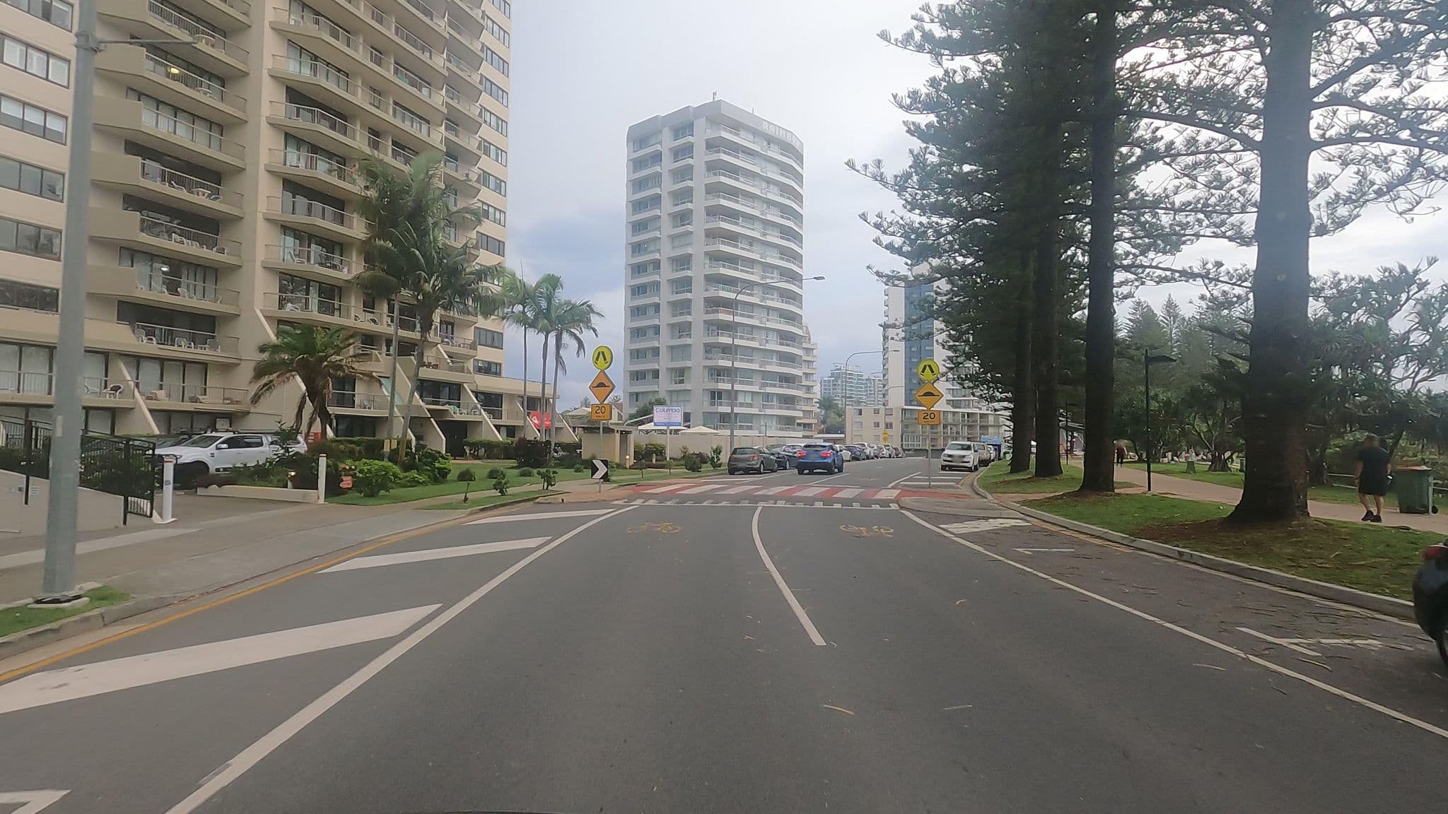 Street view near Columbia Beachfront Apartments on Rainbow Bay, Tweed Heads — © maxim752 (CC BY-SA · Mapillary)