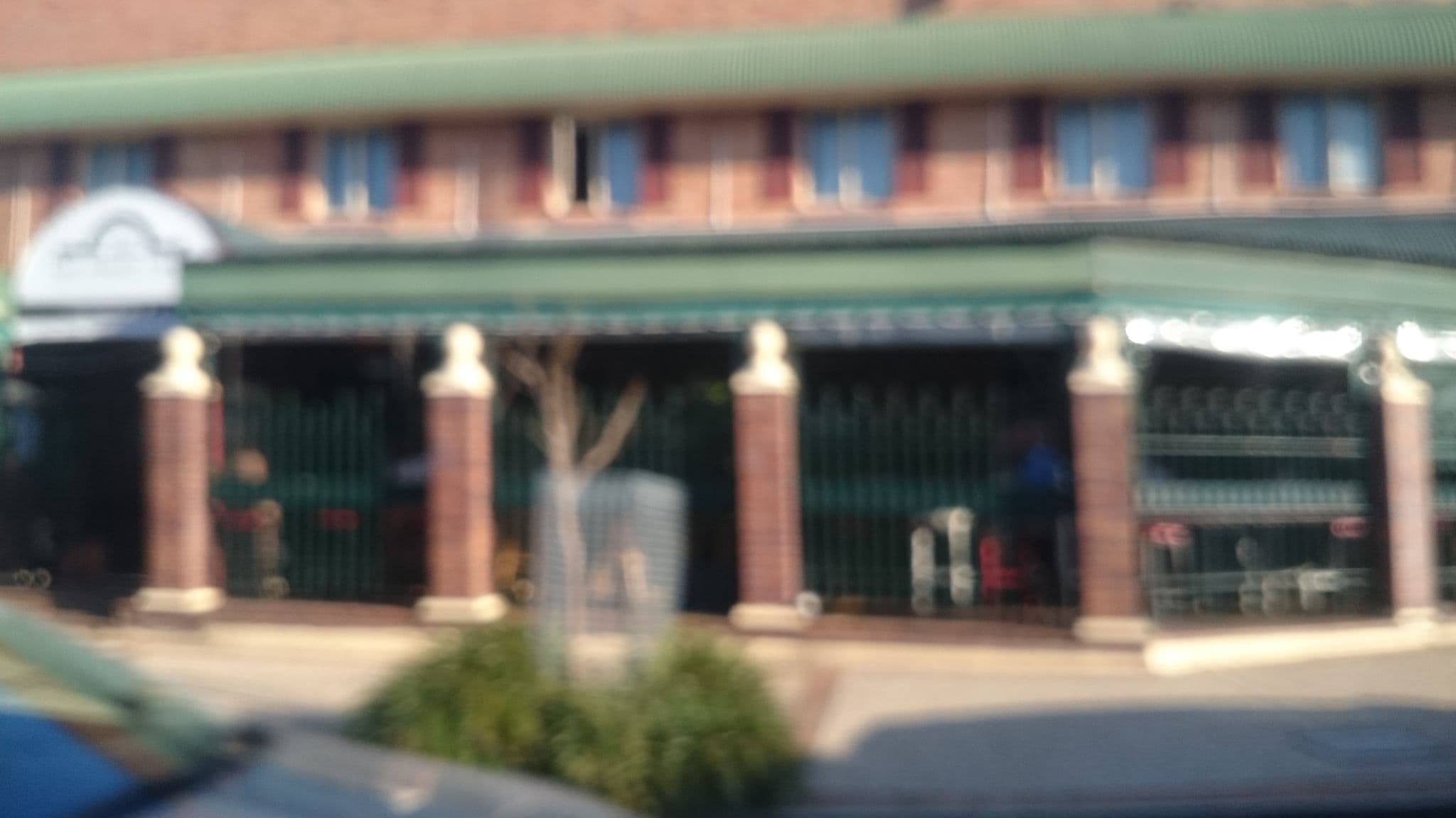 Street view near Manly Hotel, Lota — © reubot (CC BY-SA · Mapillary)