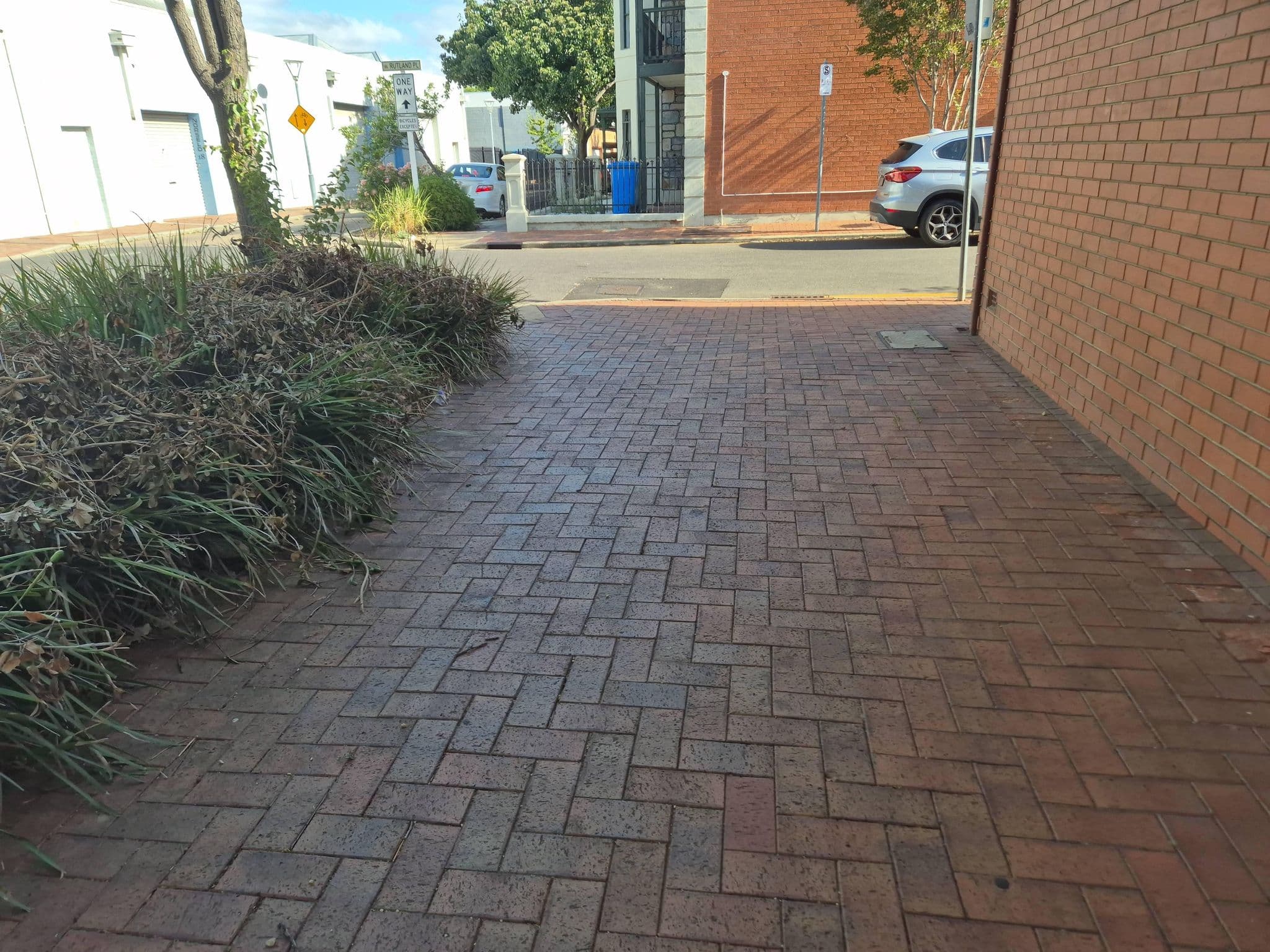 Street view near 435/247 gouger st. ex hotel room in the city - One-Bedroom Apartment, Adelaide — © 889248032621297 (CC BY-SA · Mapillary)